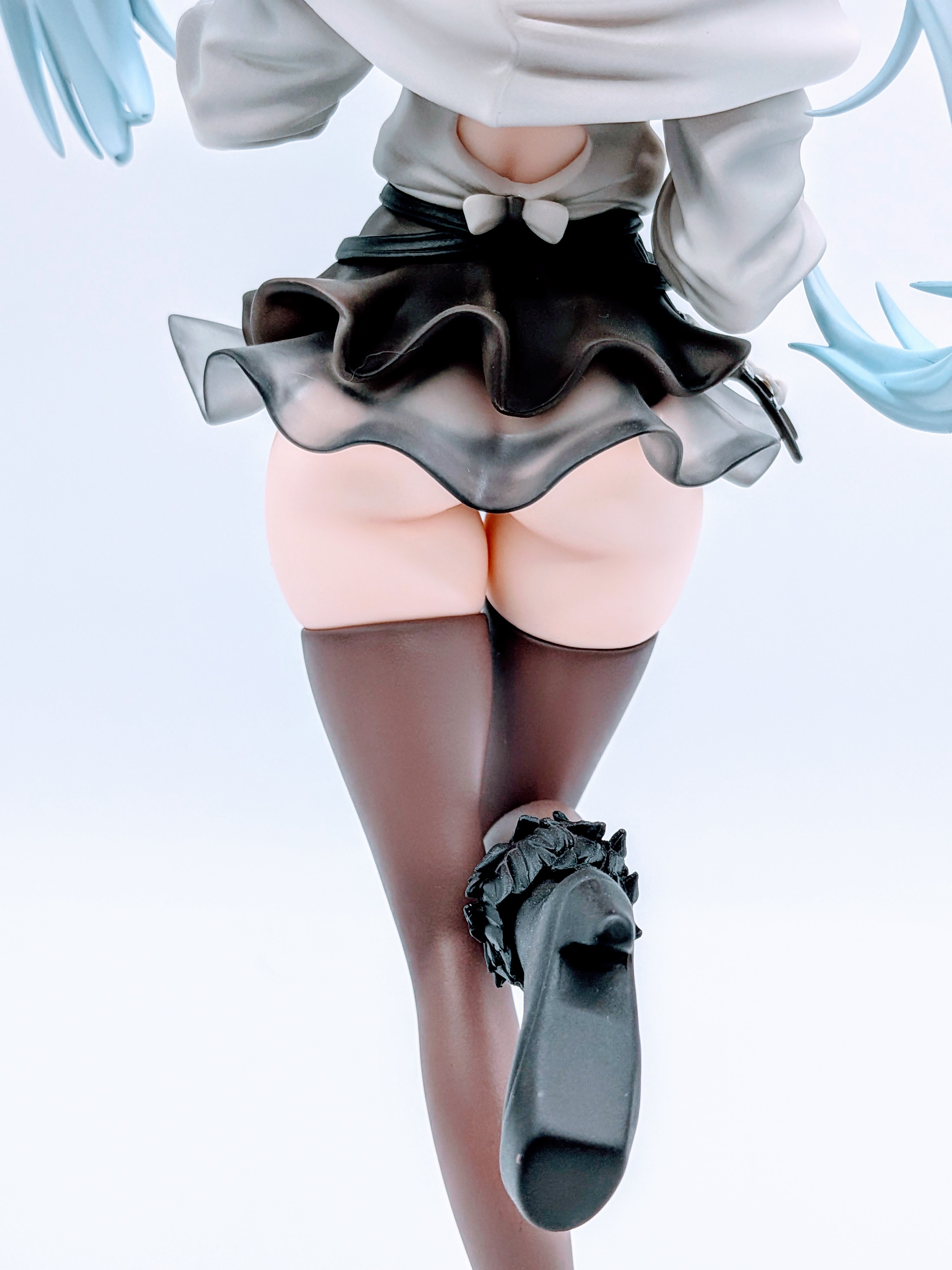 Florence 1/7 Scale Figure Skirt Transparency Closeup