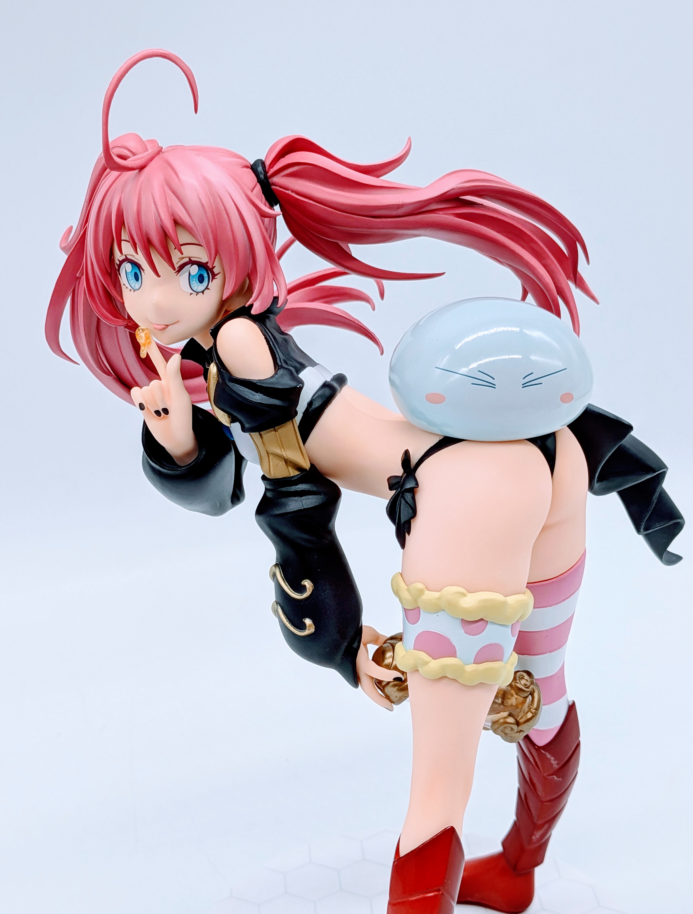 Milim side view showing twin-tails motion