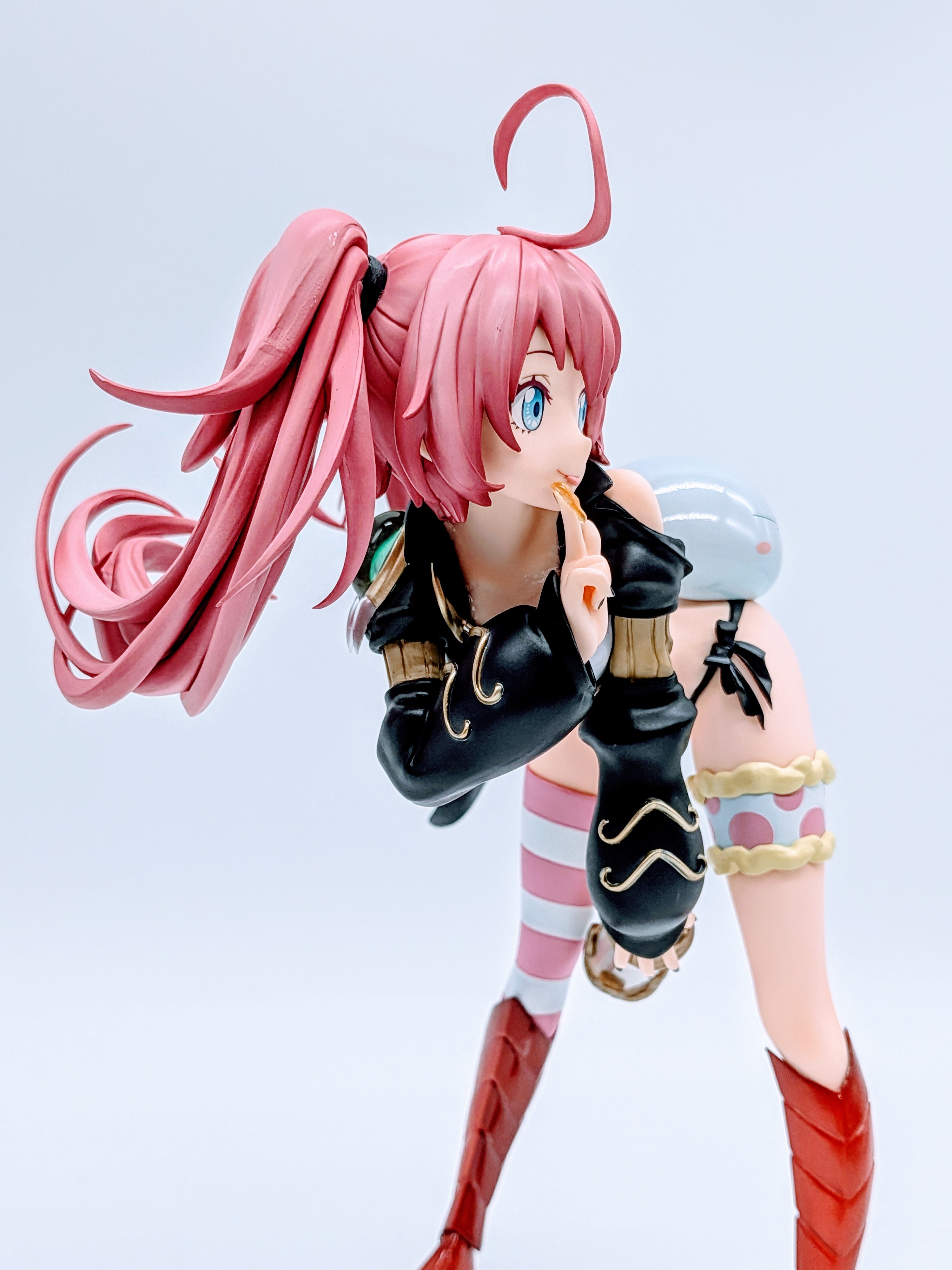 Milim angled side view