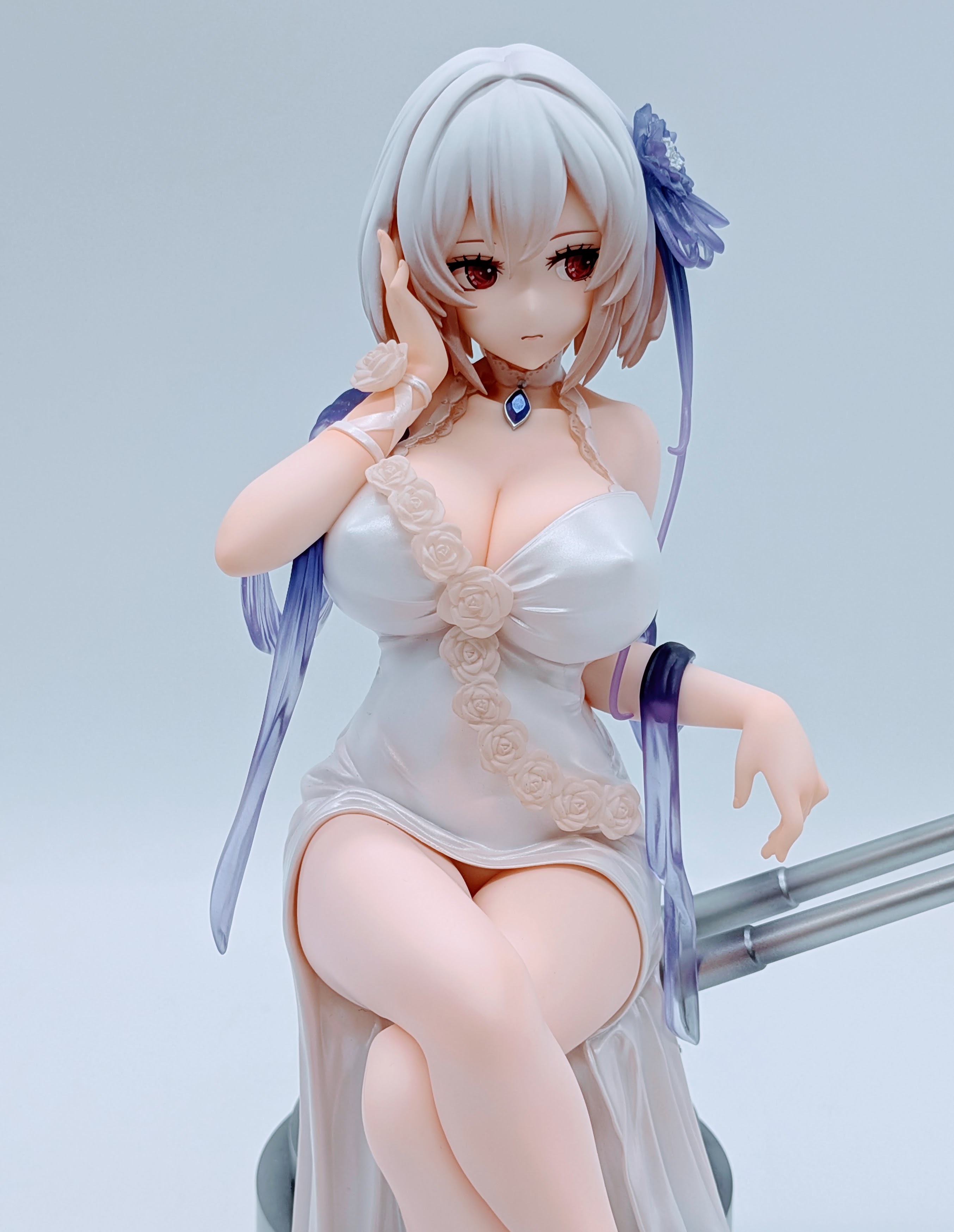 Sirius White Rose face close-up (smiling)