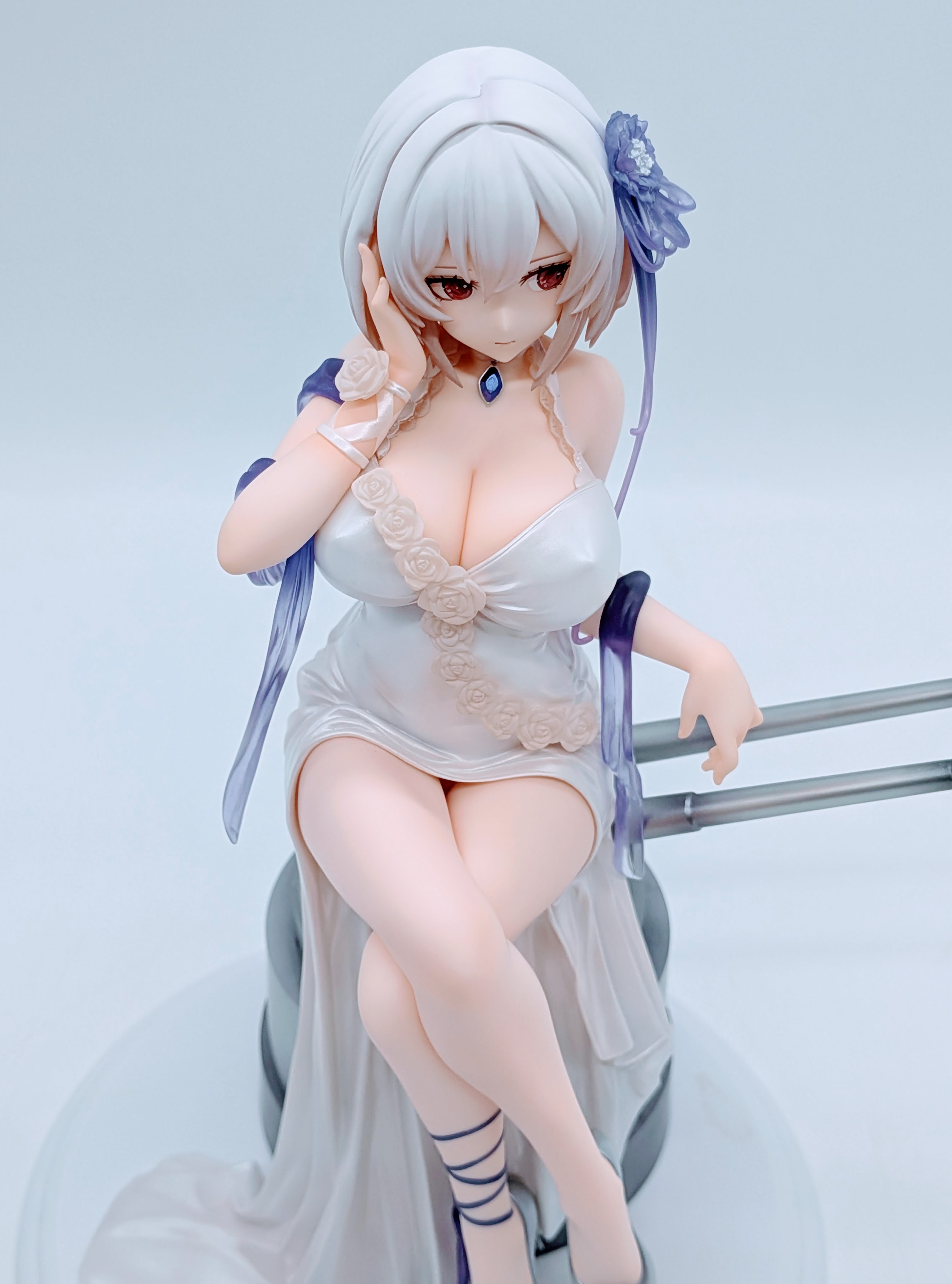 Sirius White Rose high angle front