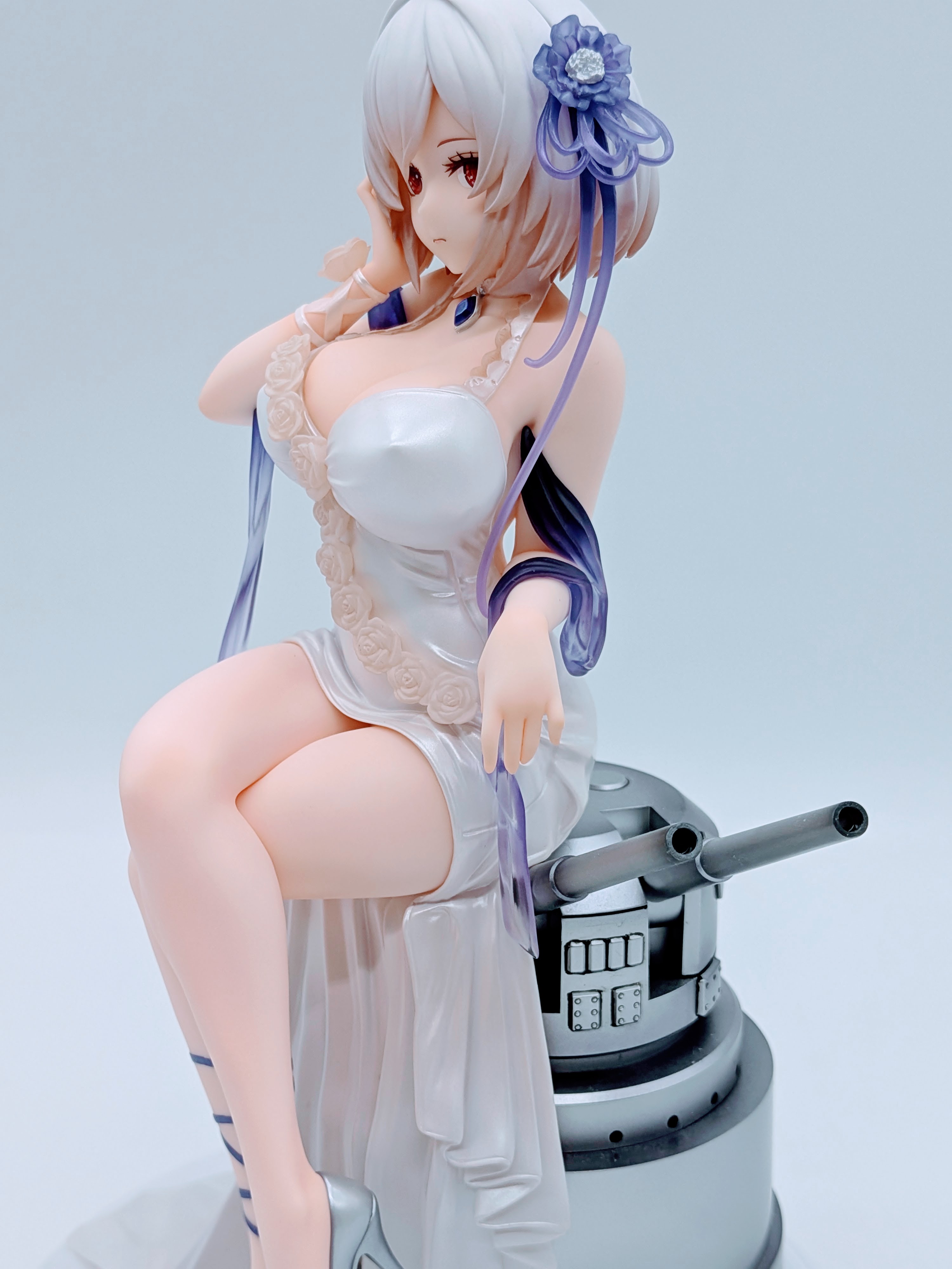 Sirius White Rose side detail 5 (hips)