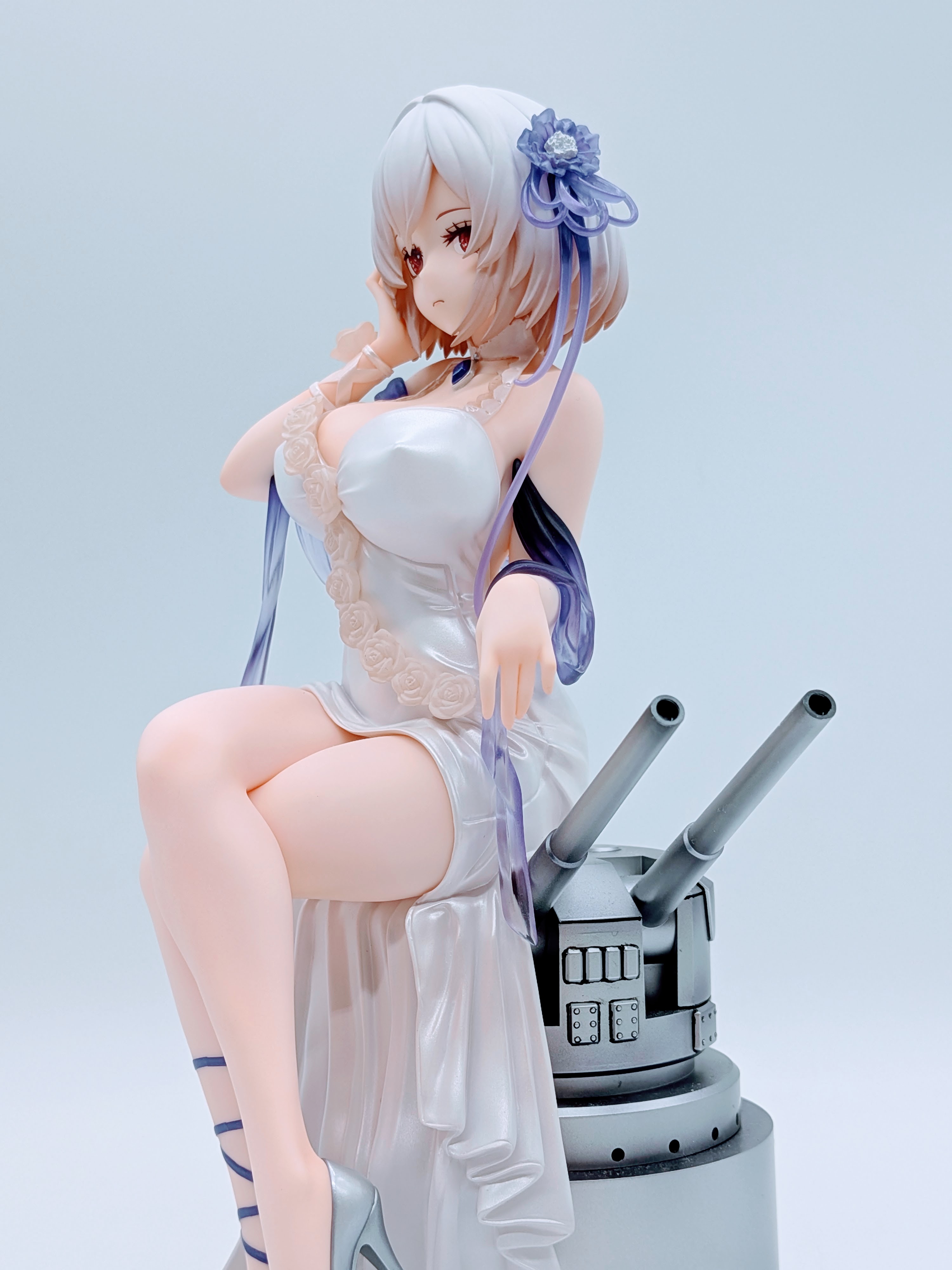 Sirius White Rose side detail 6 (hip slit)