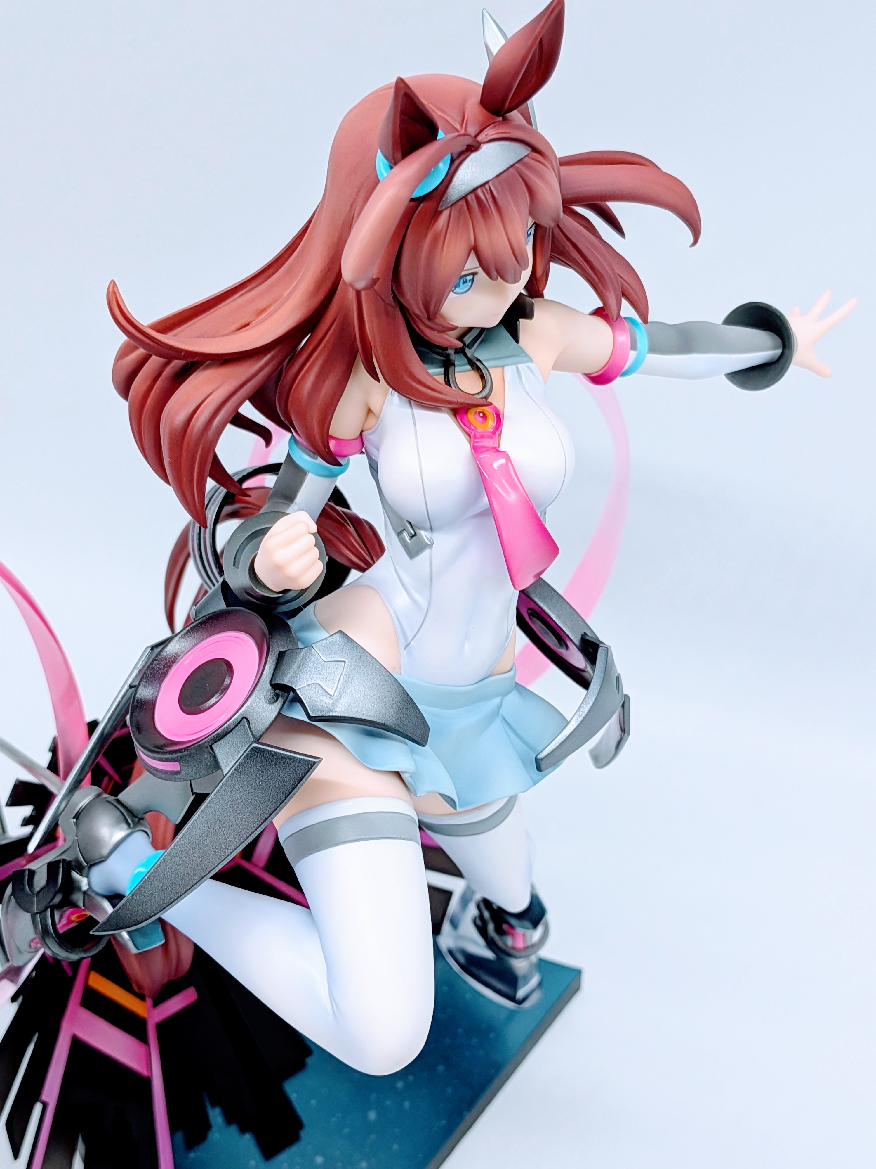 Side view of Mihono Bourbon focusing on hair flow and tail