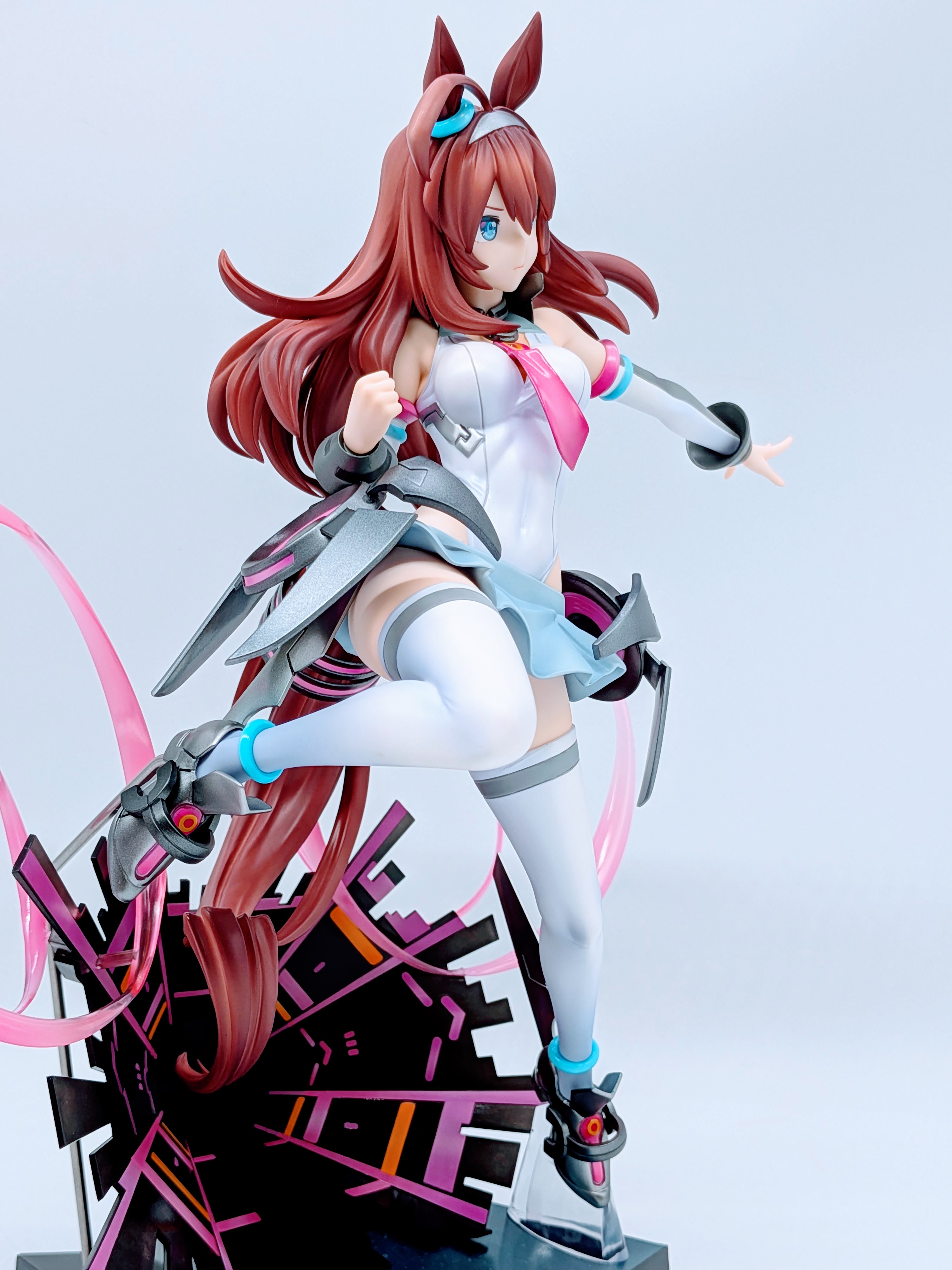 Closer side angle of Mihono Bourbon figure showing torso and leg line