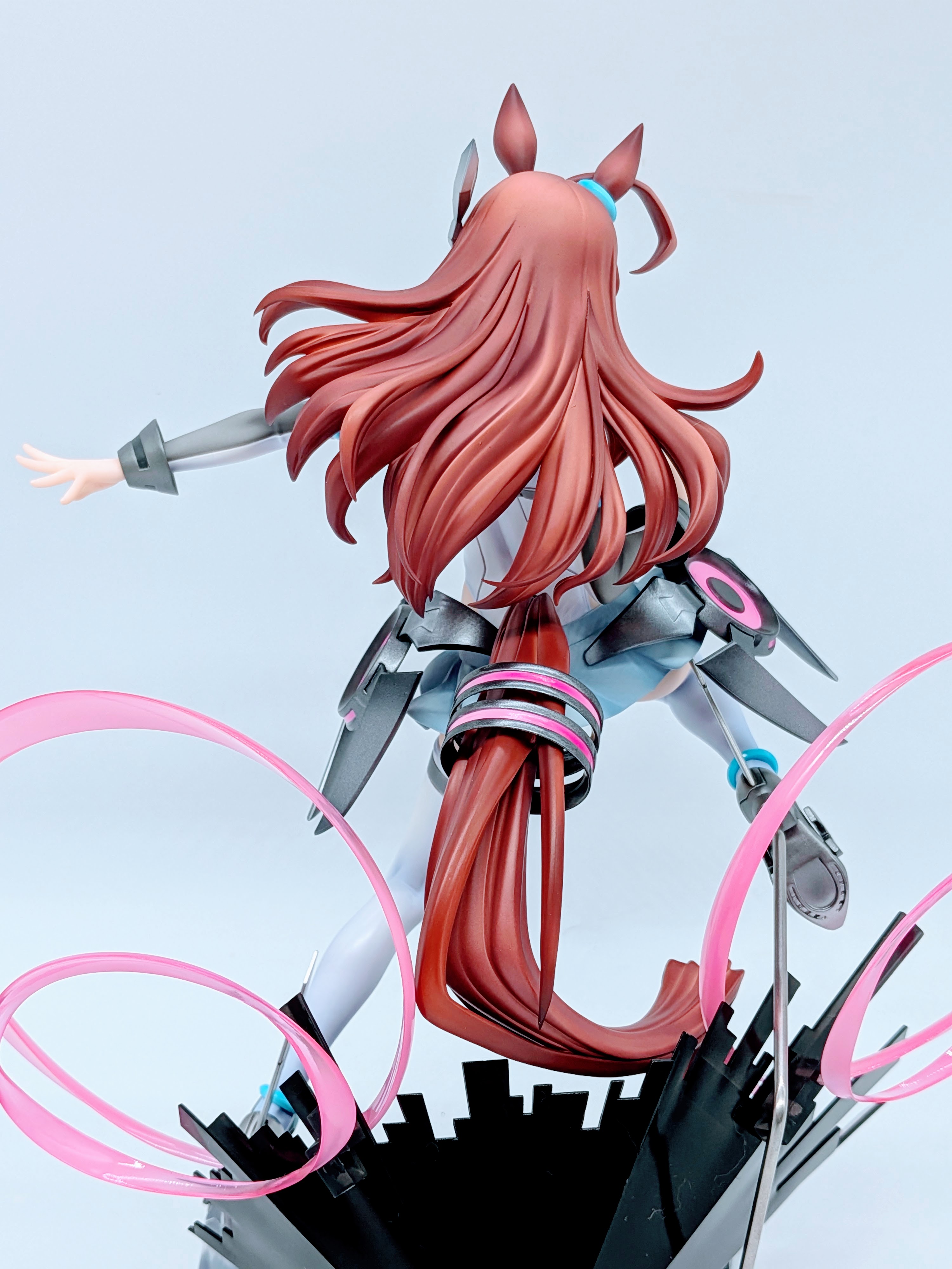 Angled back view of Mihono Bourbon showing hair volume and mechanical details