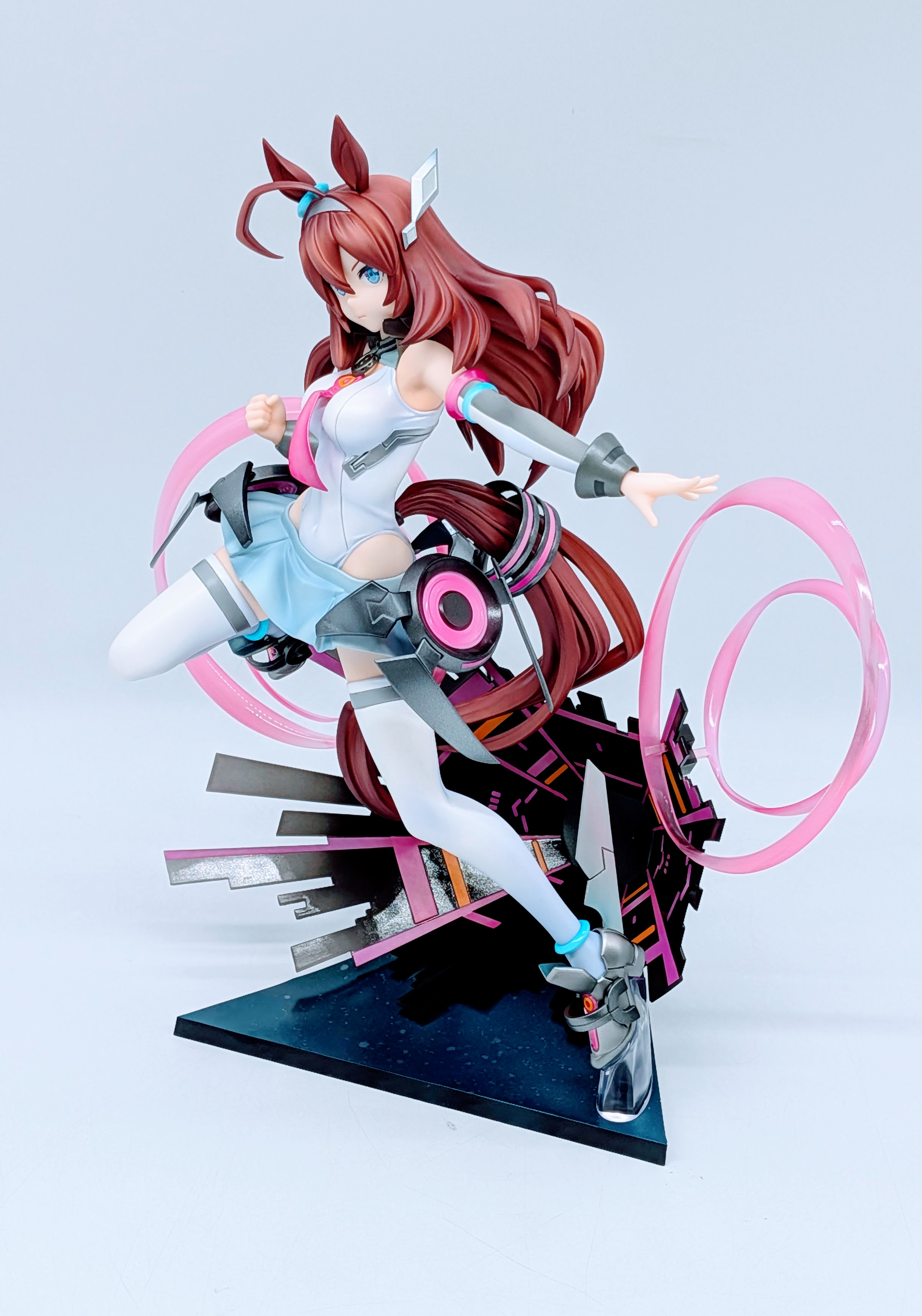 Three-quarter side view of Mihono Bourbon and the base