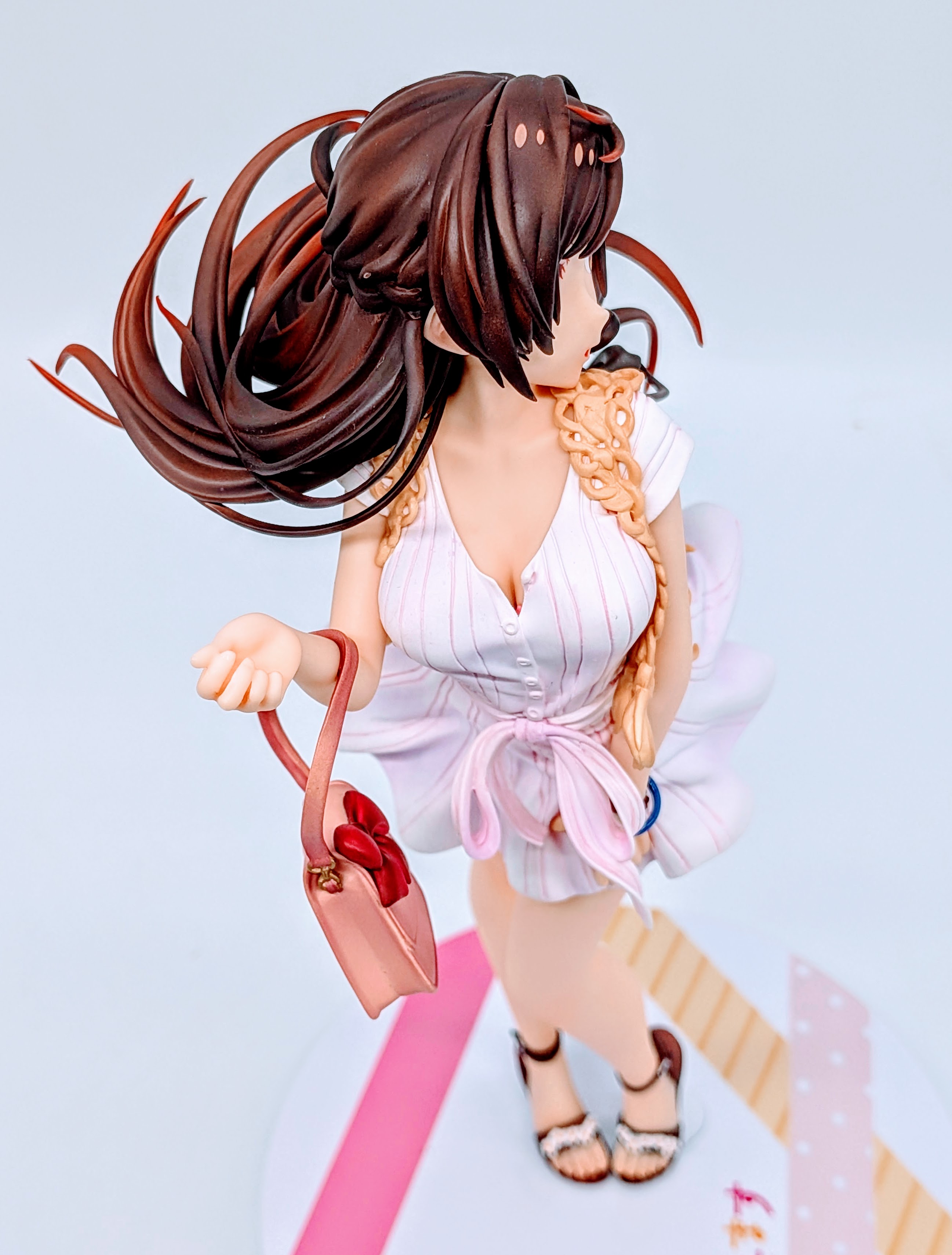 Side close-up of Chizuru Mizuhara dress and handbag