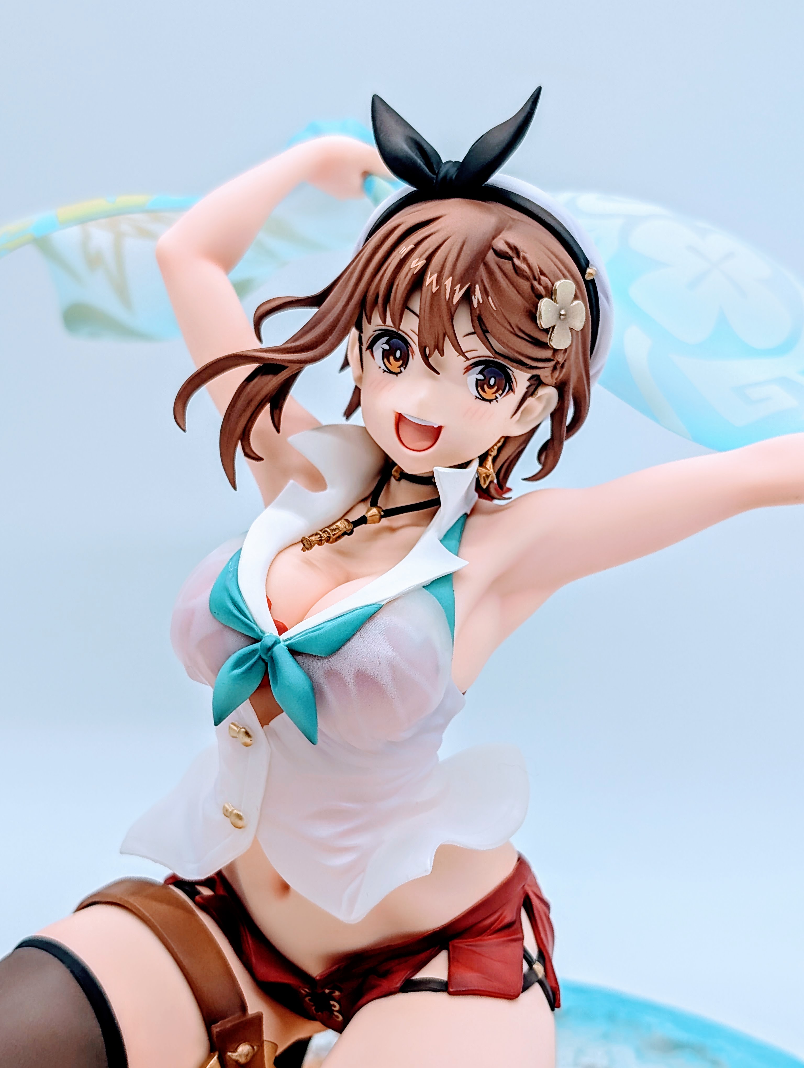 Front close-up of Ryza’s waist, shorts and thighs