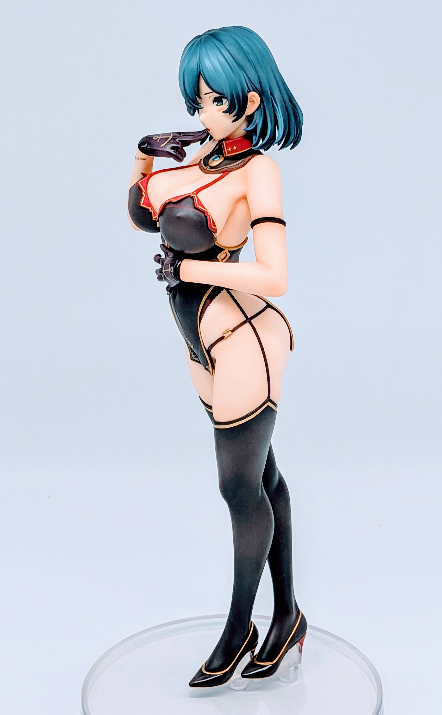 Right side full-body view of Cattleya figure