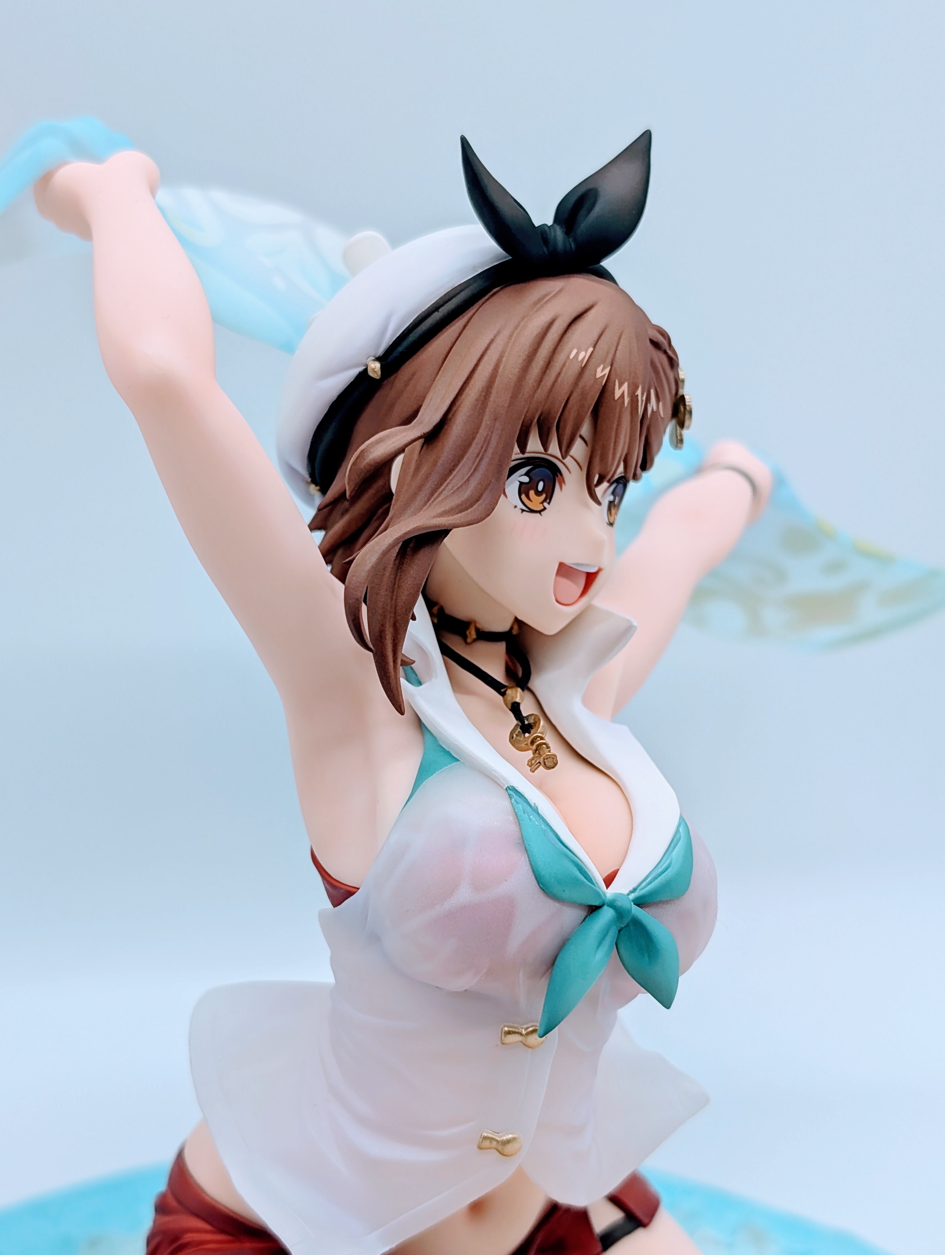 Side view of entire Ryza beach figure with shoreline base