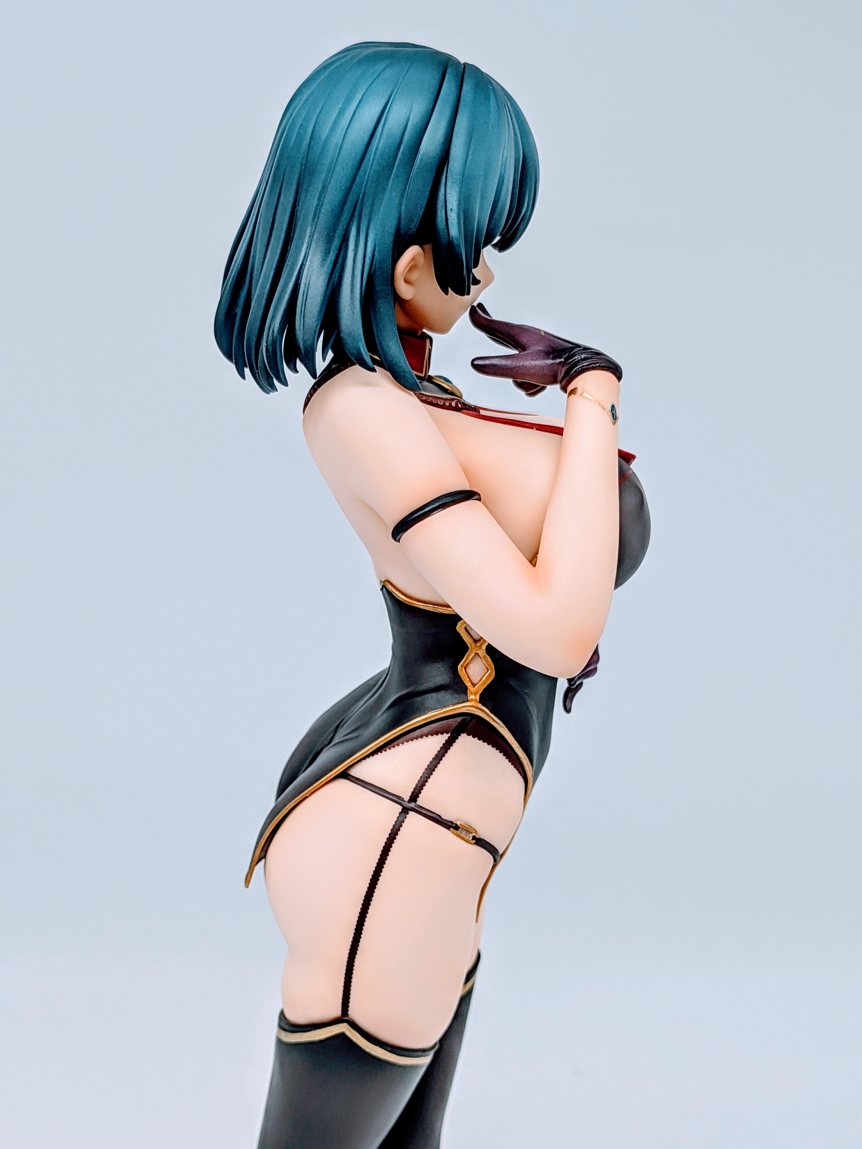 Side close-up of Cattleya face and hair