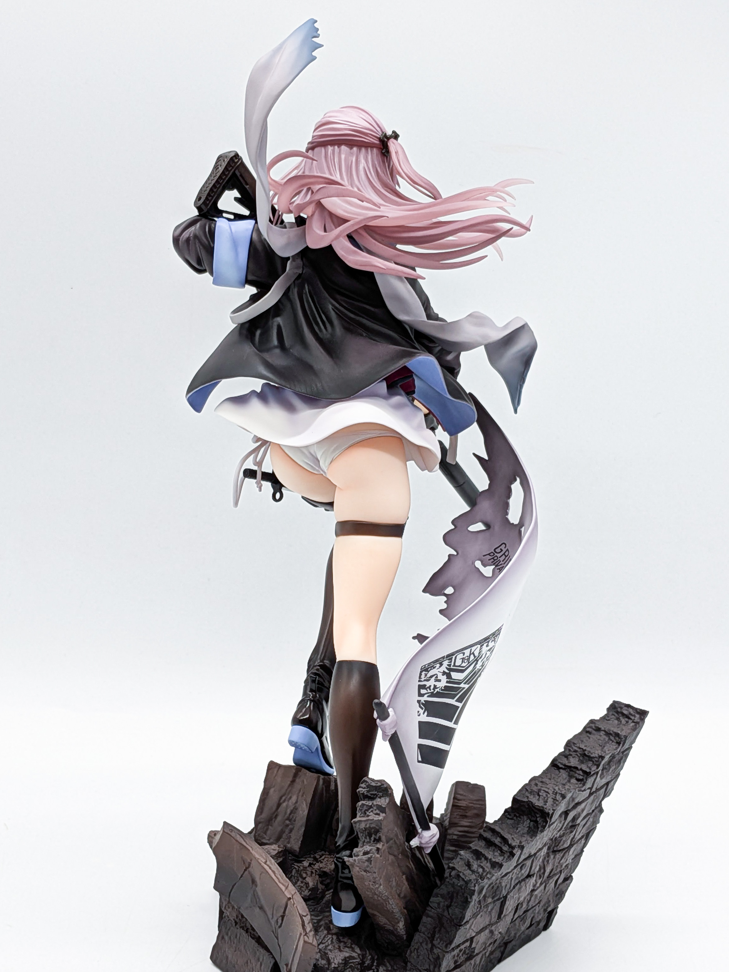 Side angle of ST AR-15 showing legs and jacket flow