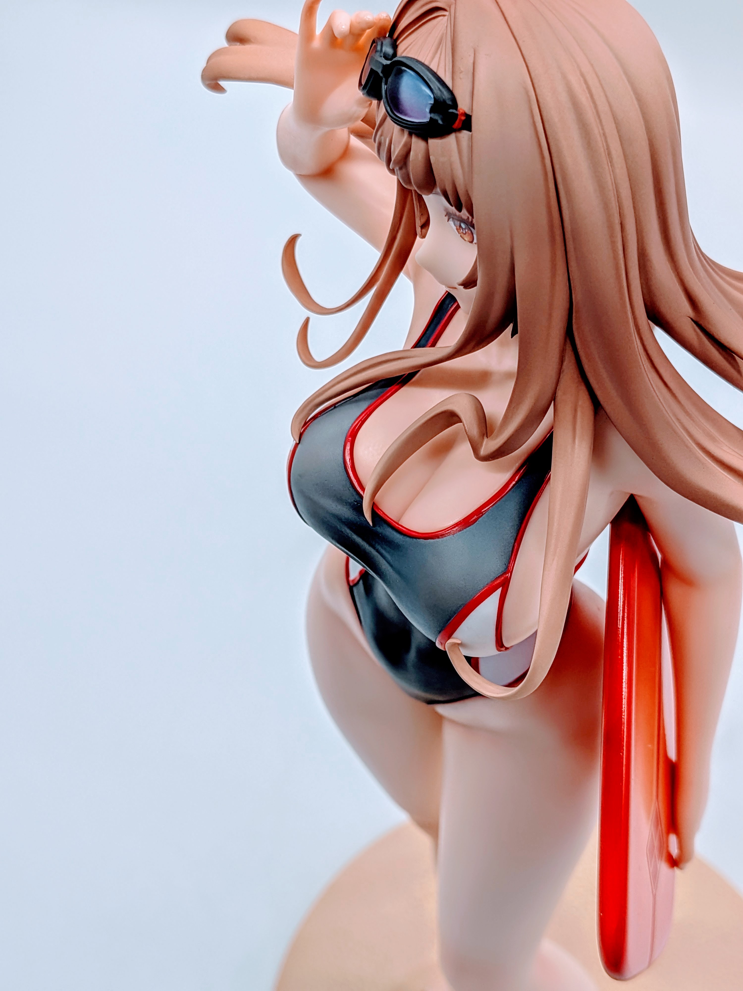 High side close-up of Rapi Classic Vacation showing bust profile