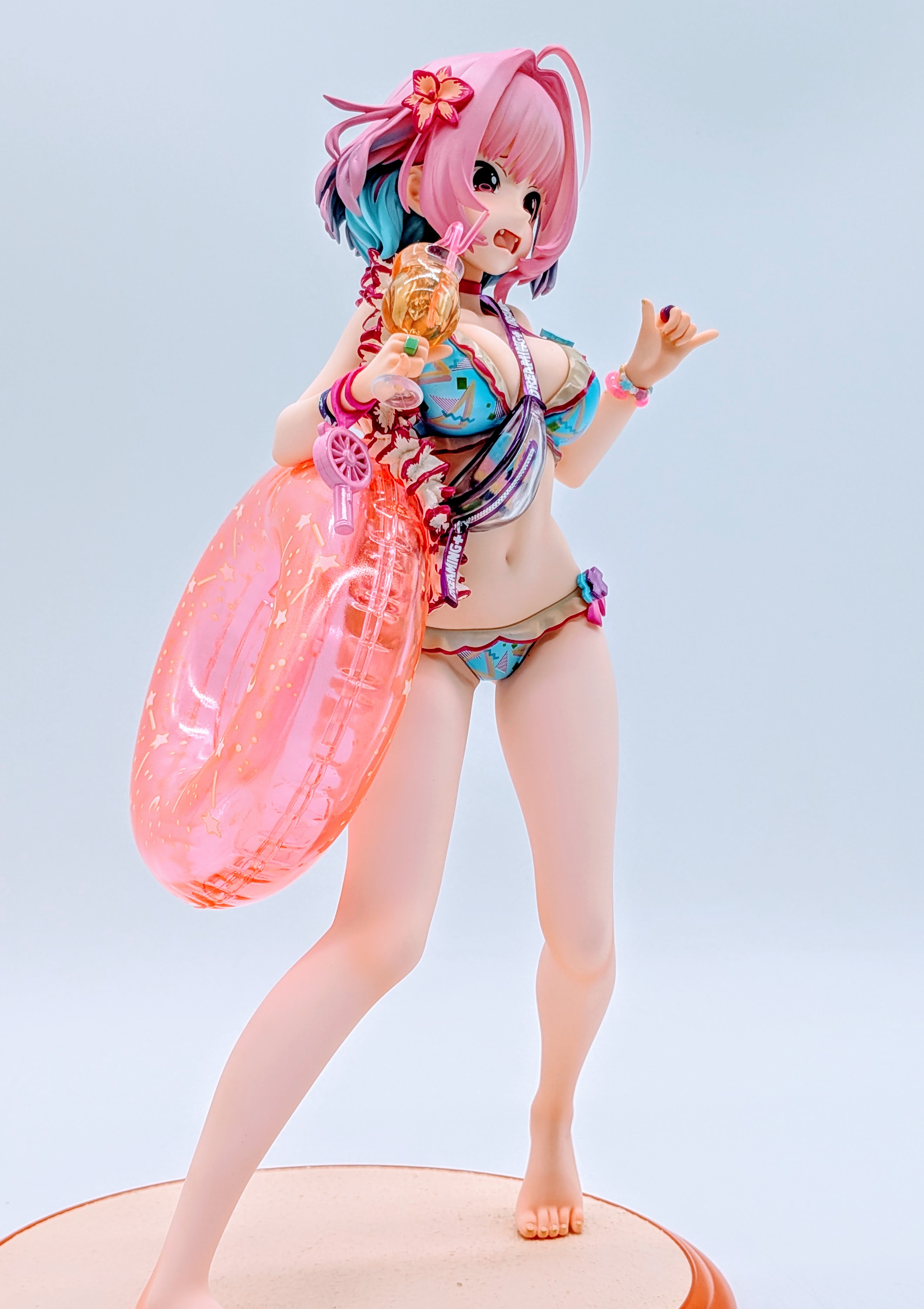 Upper-body side angle of Yumemi Riamu with drink and swim ring