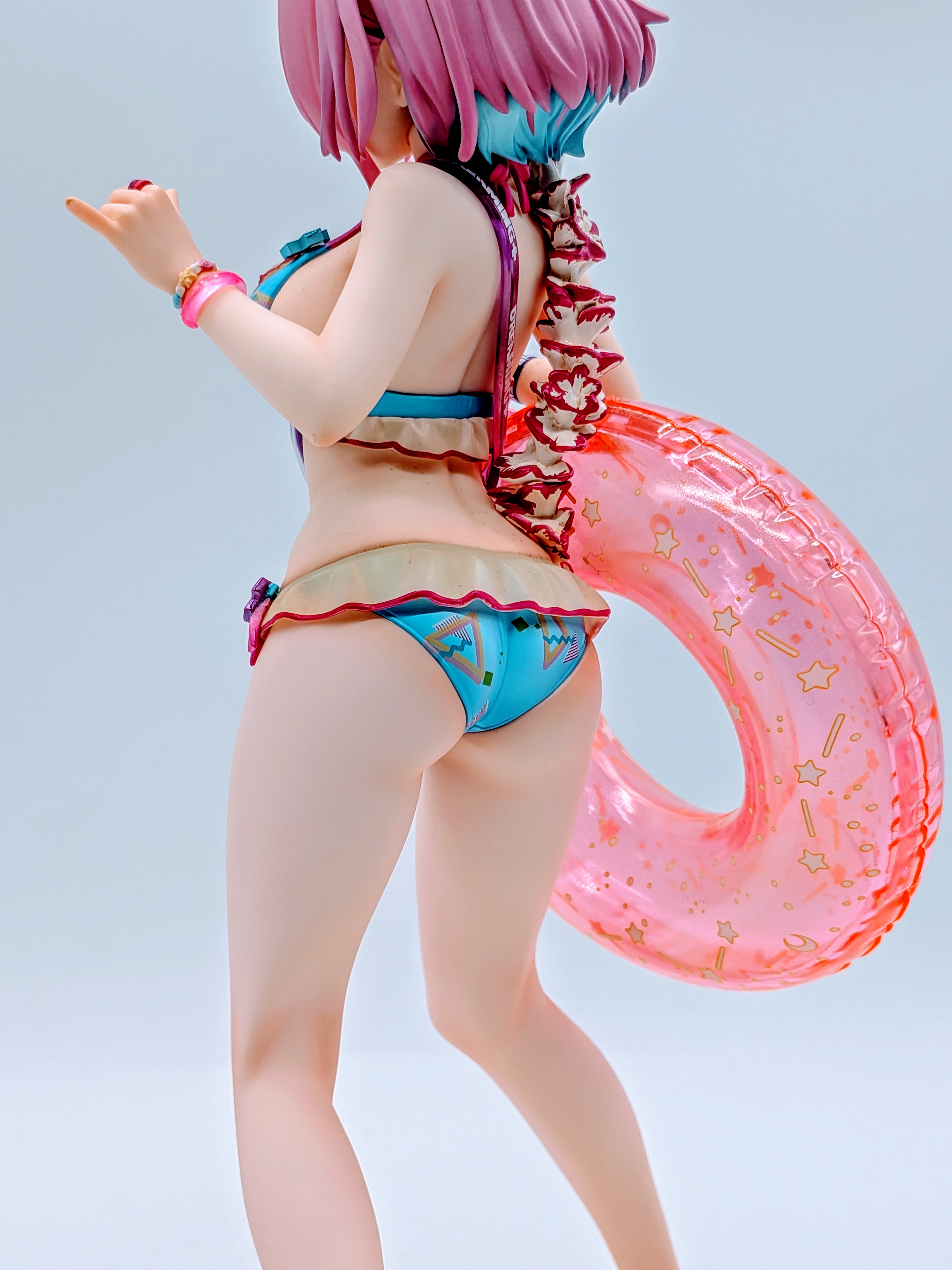 Rear three-quarter view of Yumemi Riamu swimsuit figure