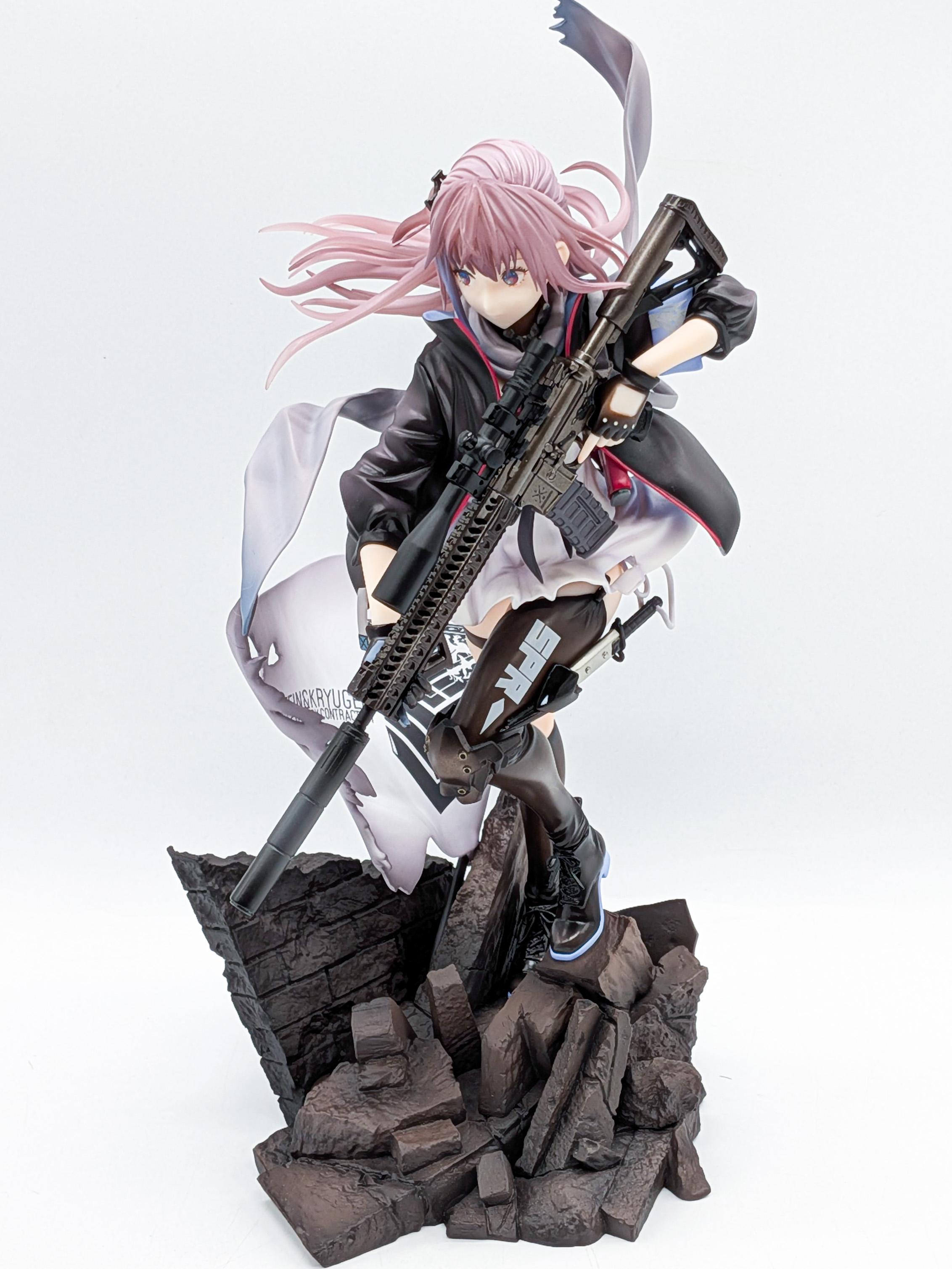 Full front view of the ST AR-15 figure on the ruined battlefield base