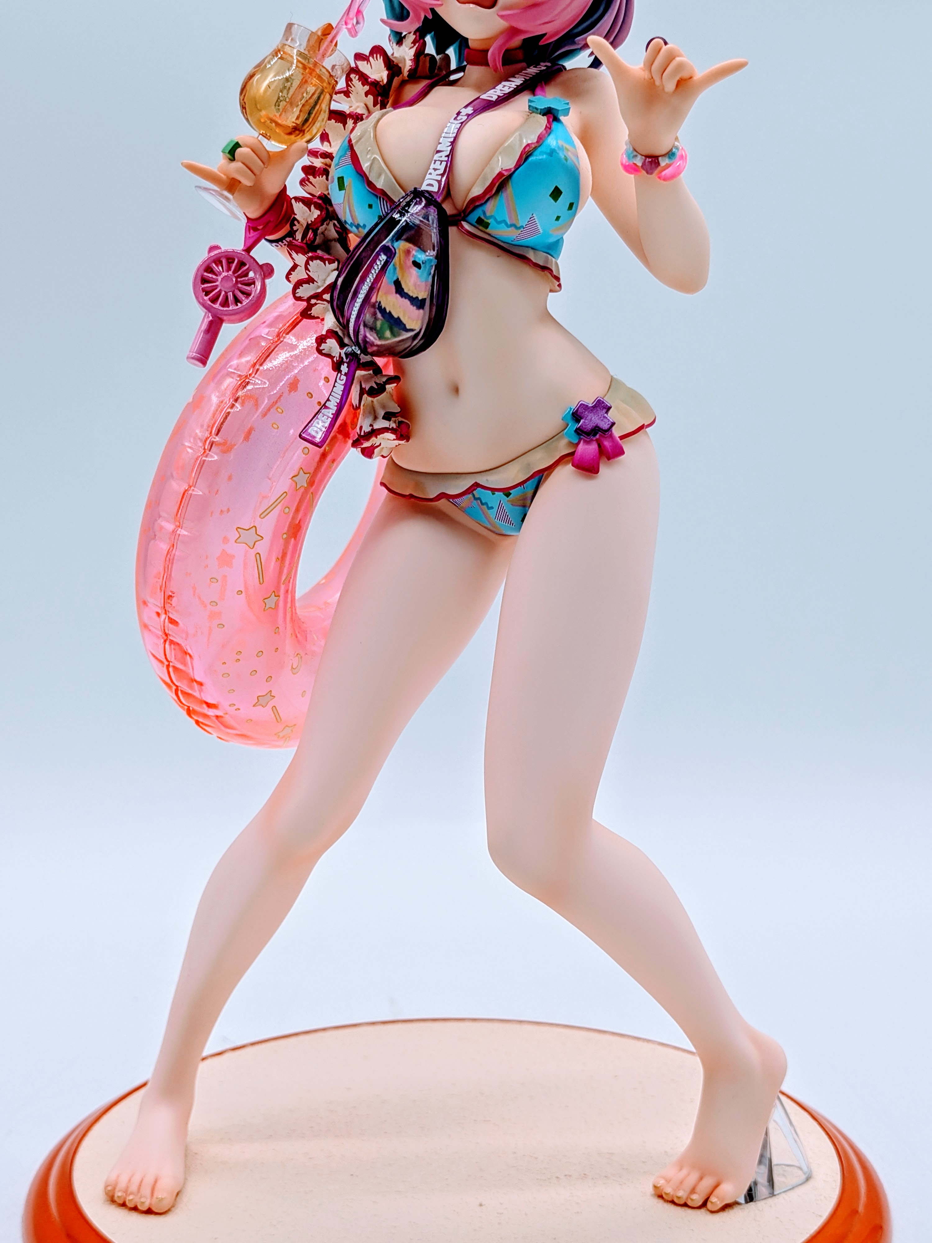 Bust-up close-up of Yumemi Riamu swimsuit figure