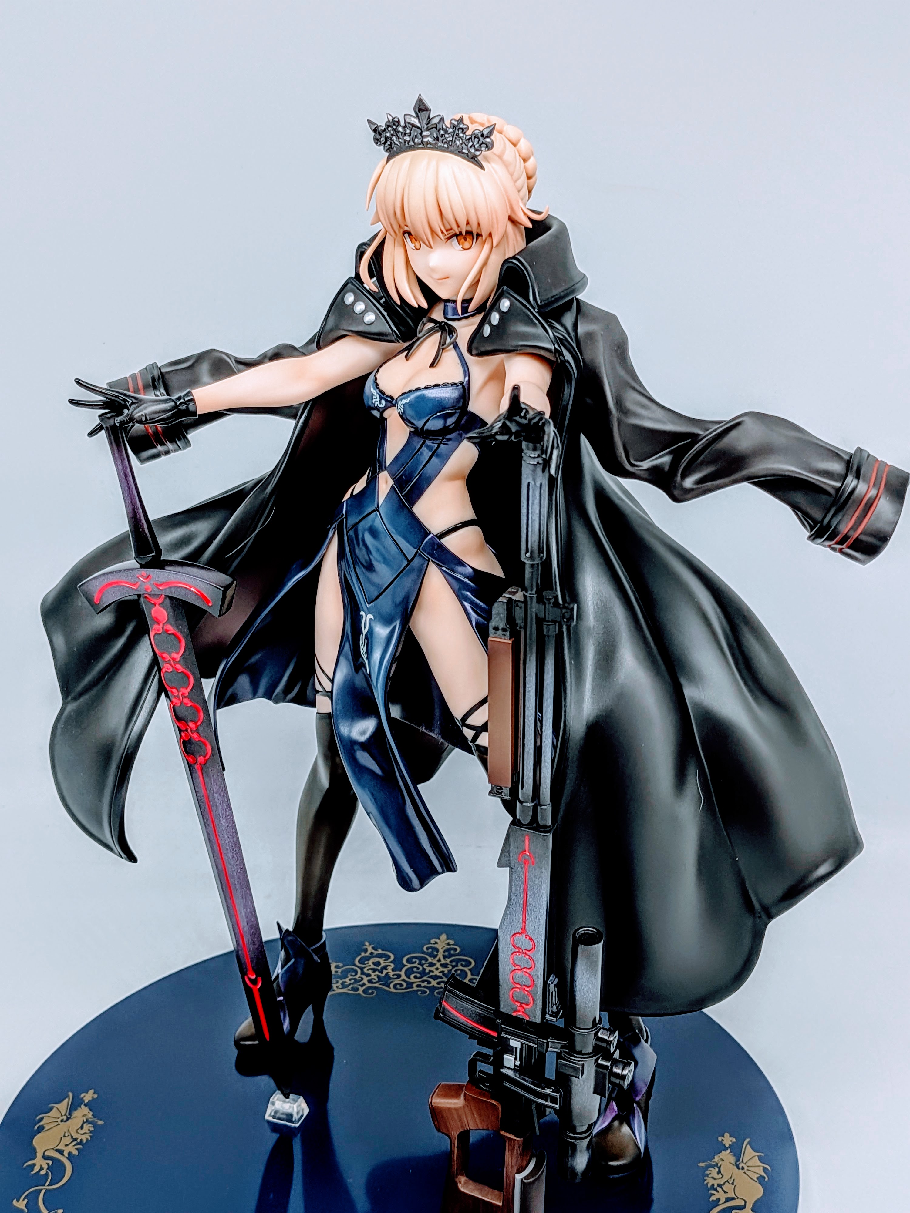 Front three-quarter view of Rider Altria Pendragon Alter figure