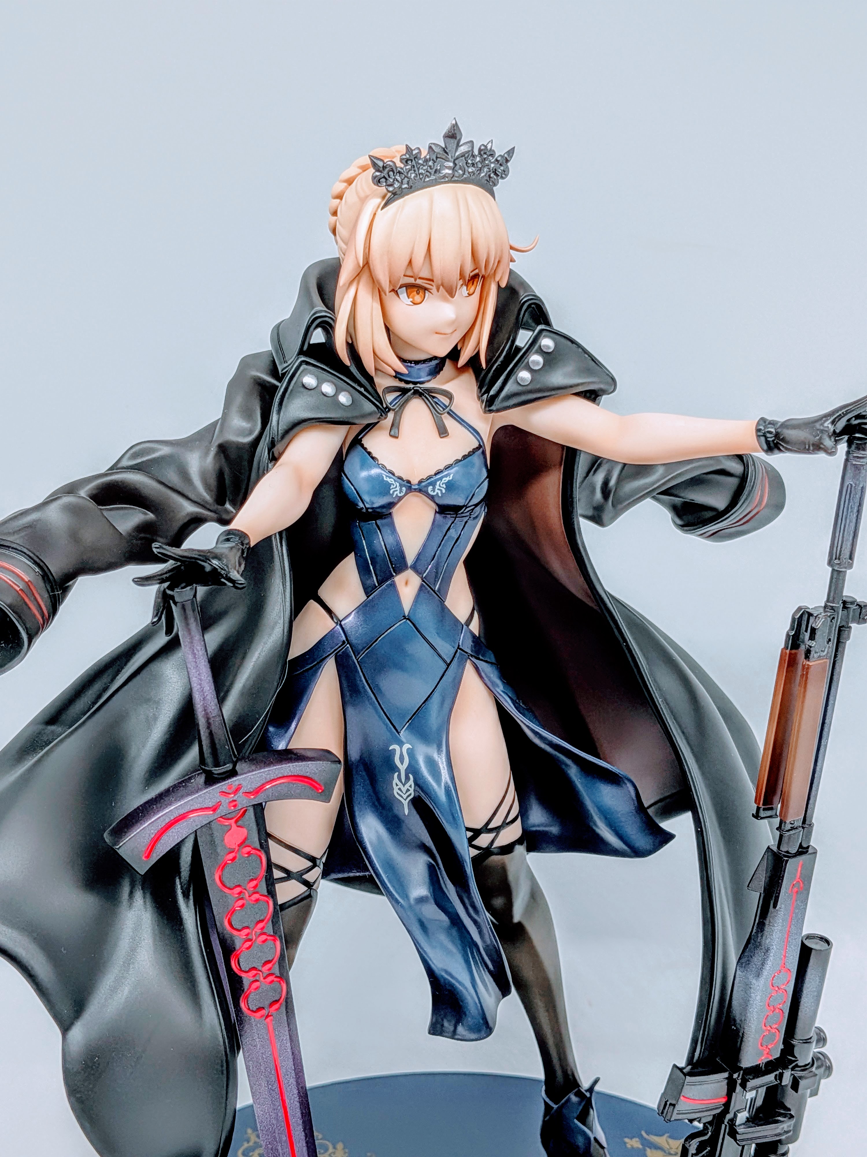 Side angle of Rider Altria Pendragon Alter figure