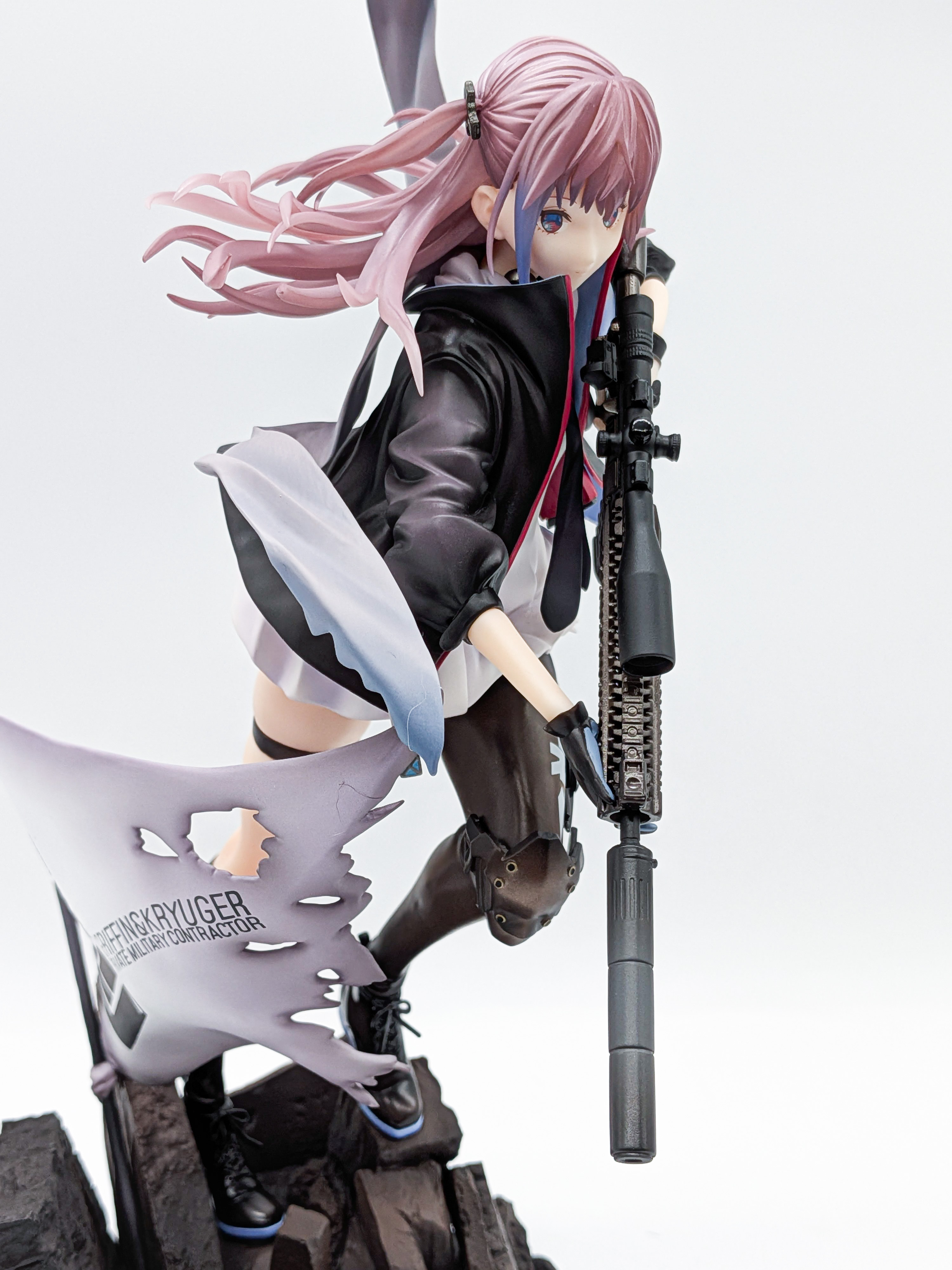Side full-body view of the ST AR-15 figure