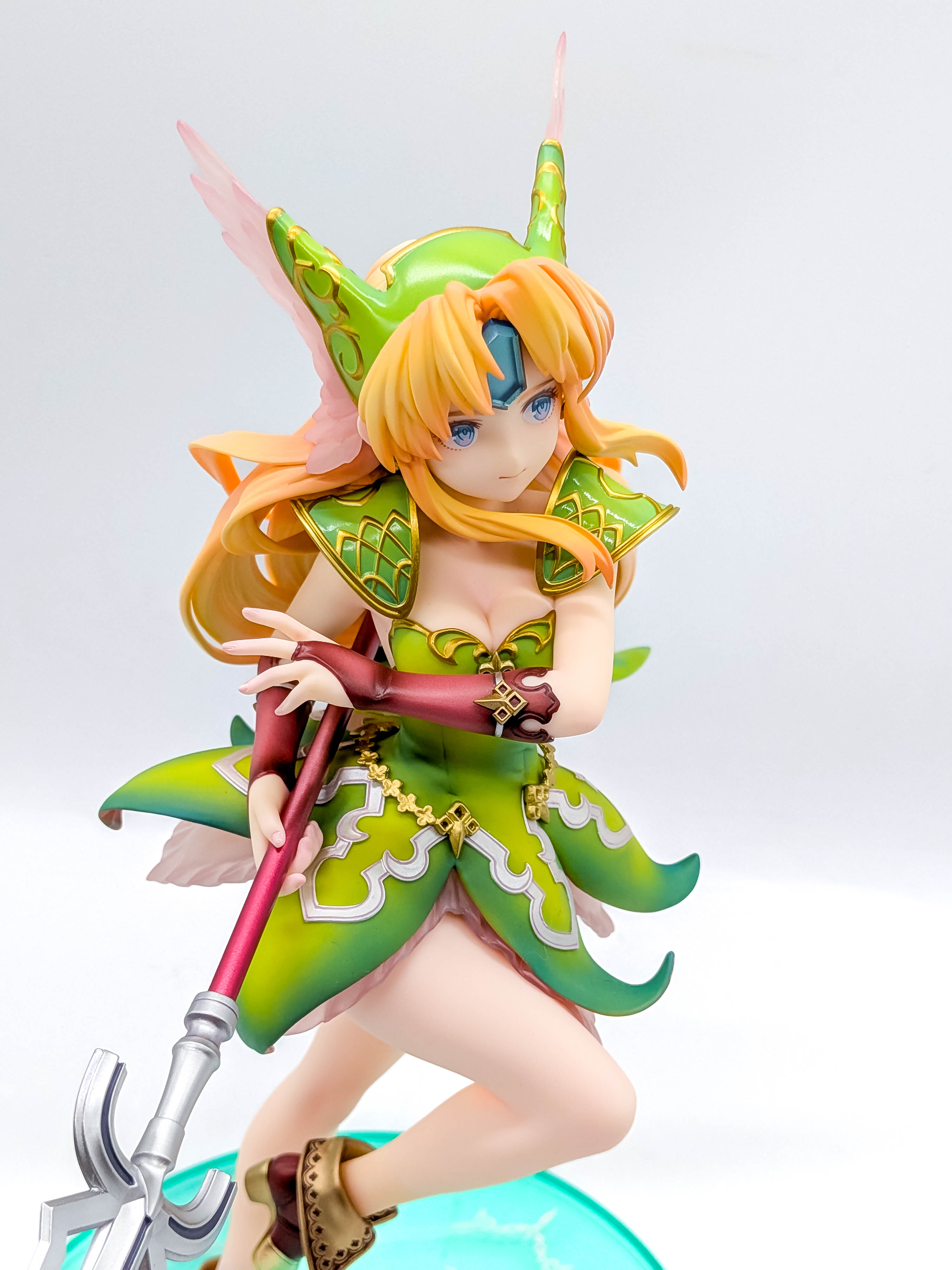 Close-up of the Riesz figure face hair and costume details
