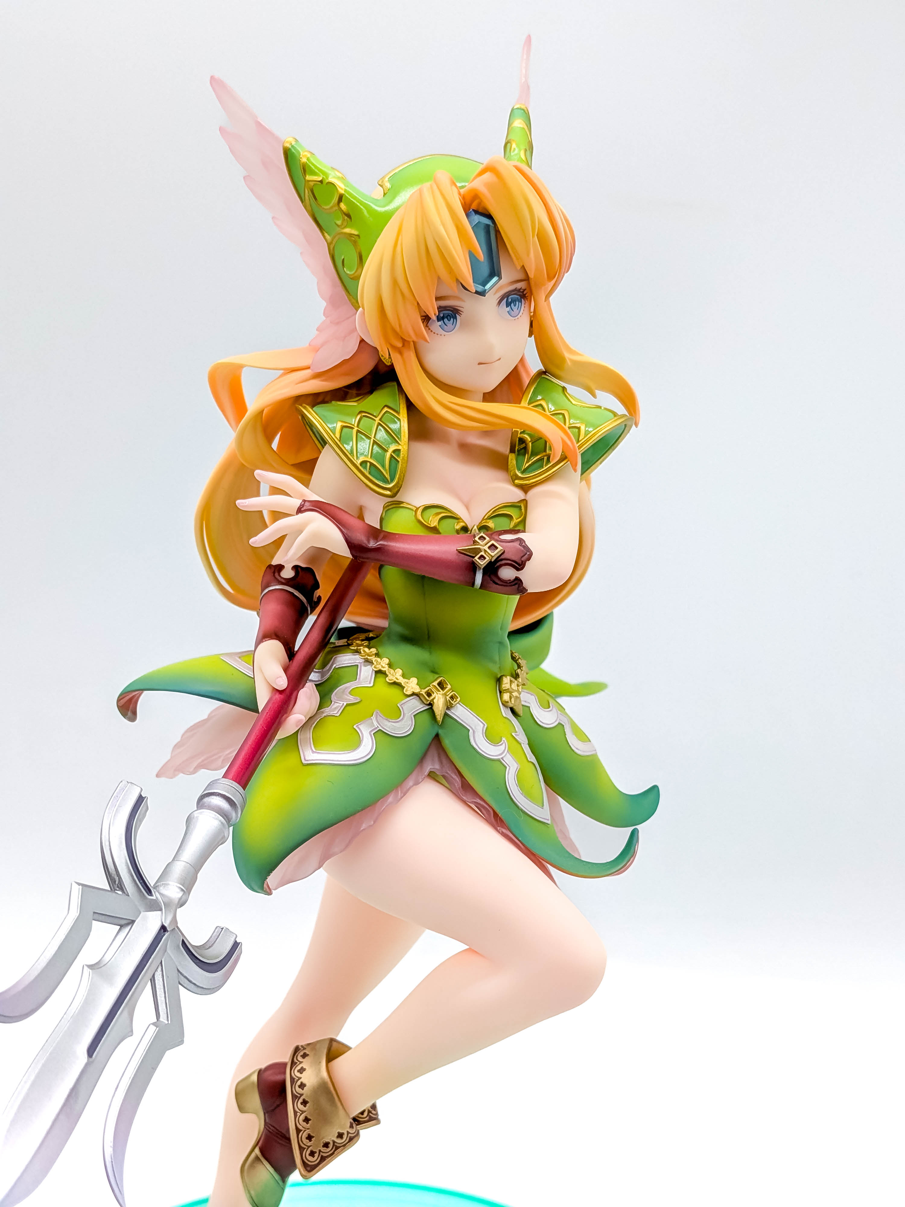 Close-up of the Riesz figure torso and waist