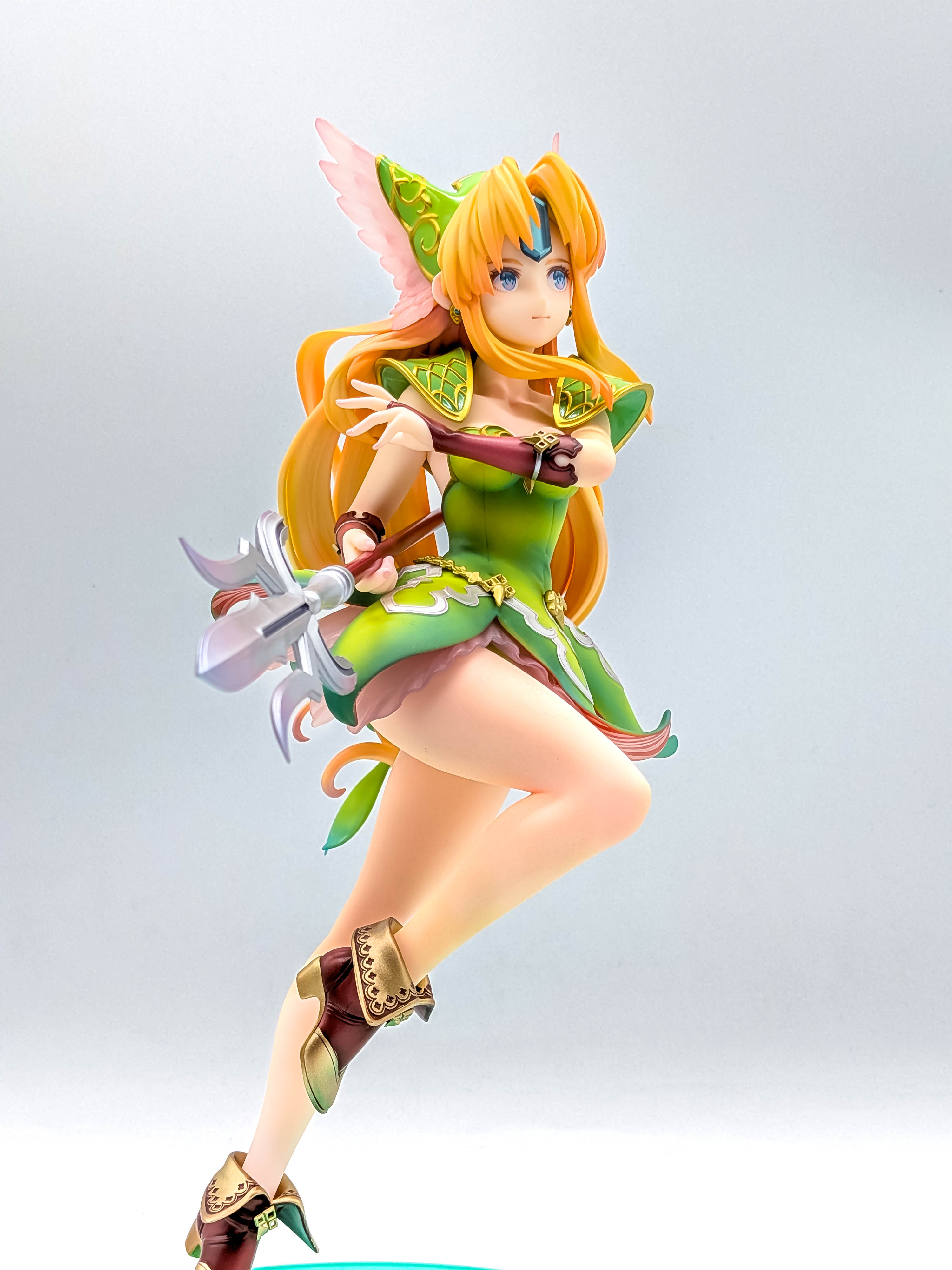 Close-up of the Riesz figure waist and hips