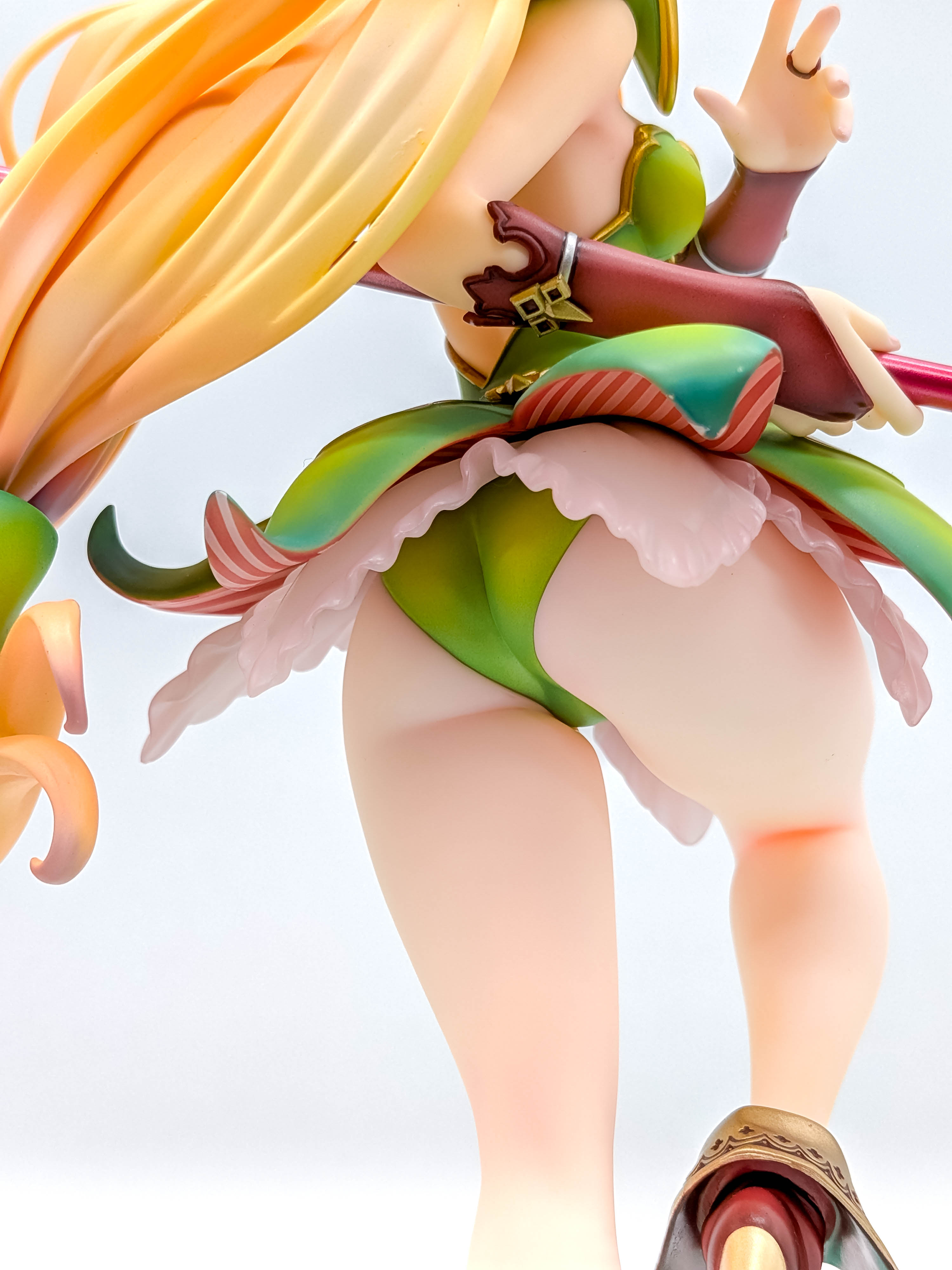 Lower-body side close-up of the Riesz figure