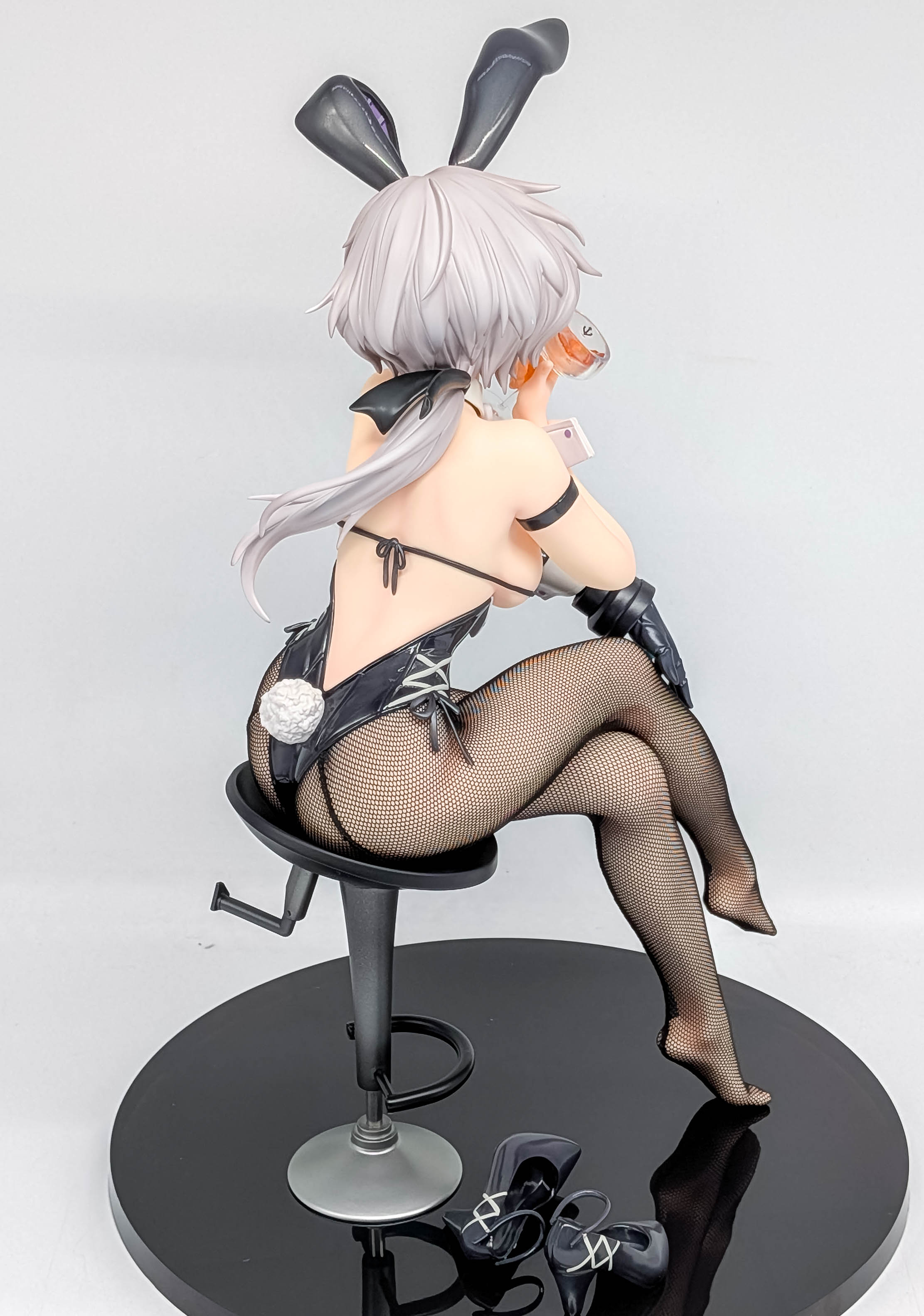 Reno Bunnino rear three-quarter full-body view