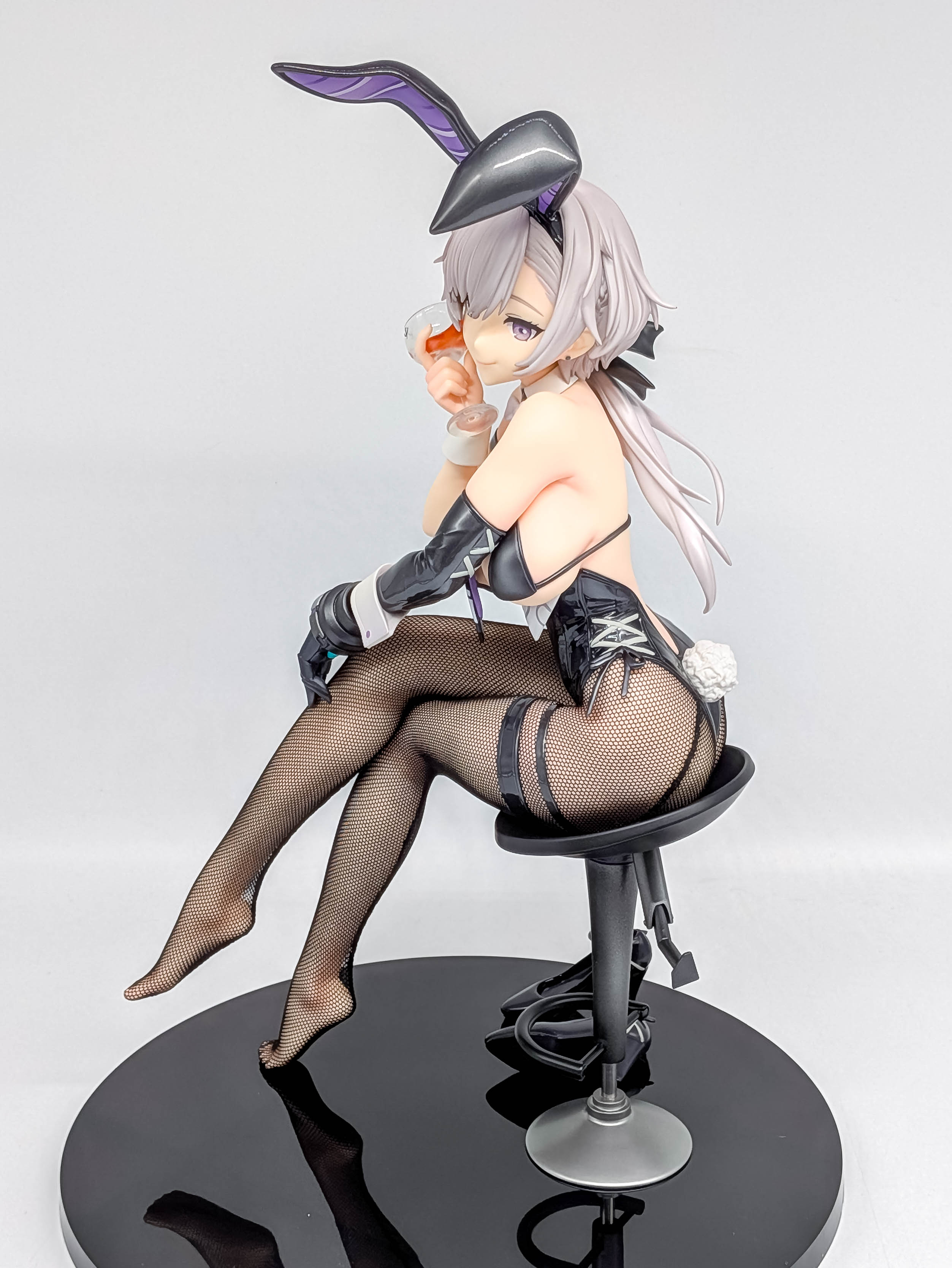 Reno Bunnino side full-body view