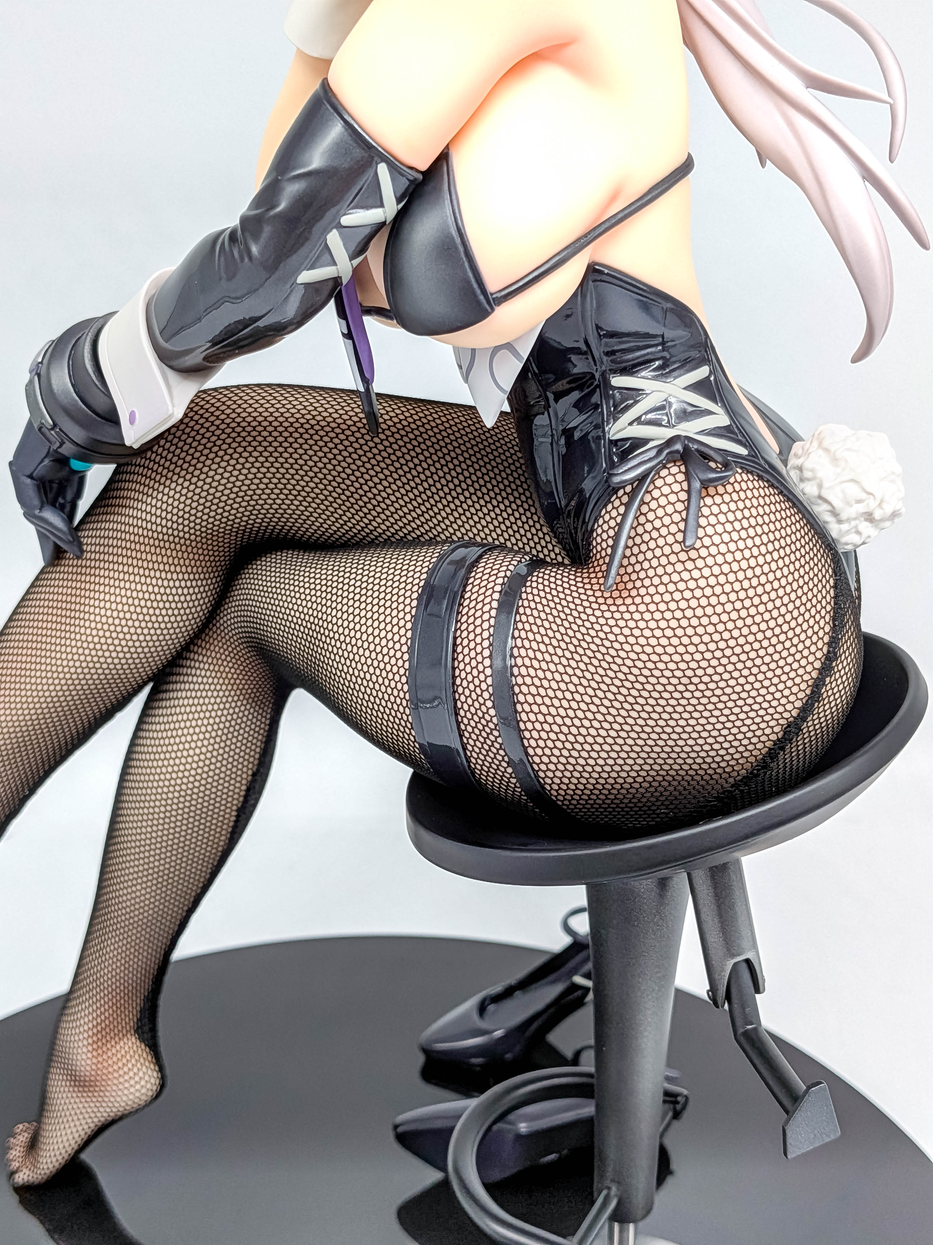 Reno Bunnino hip and butt side close-up