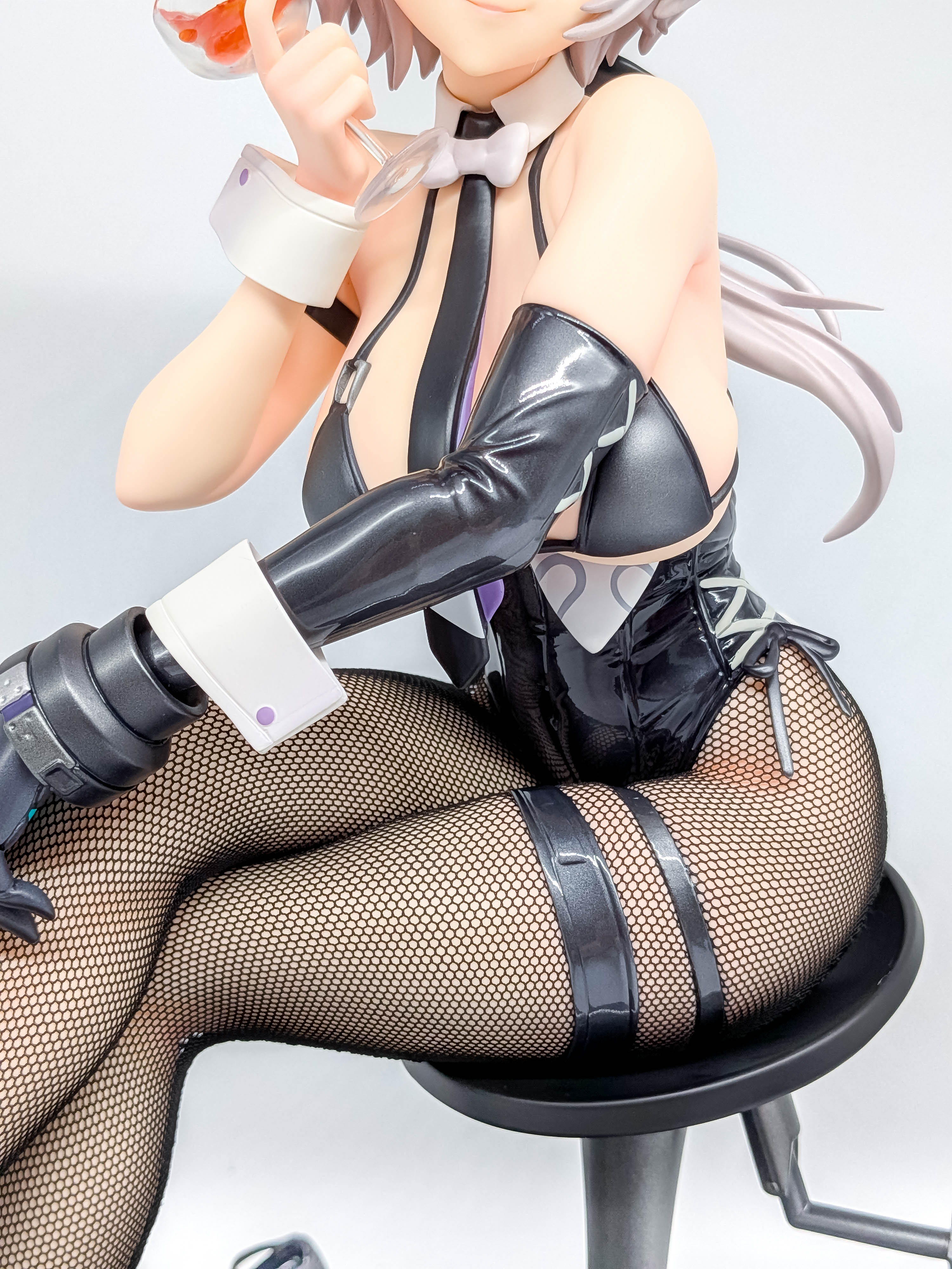 Reno Bunnino torso and thighs close-up