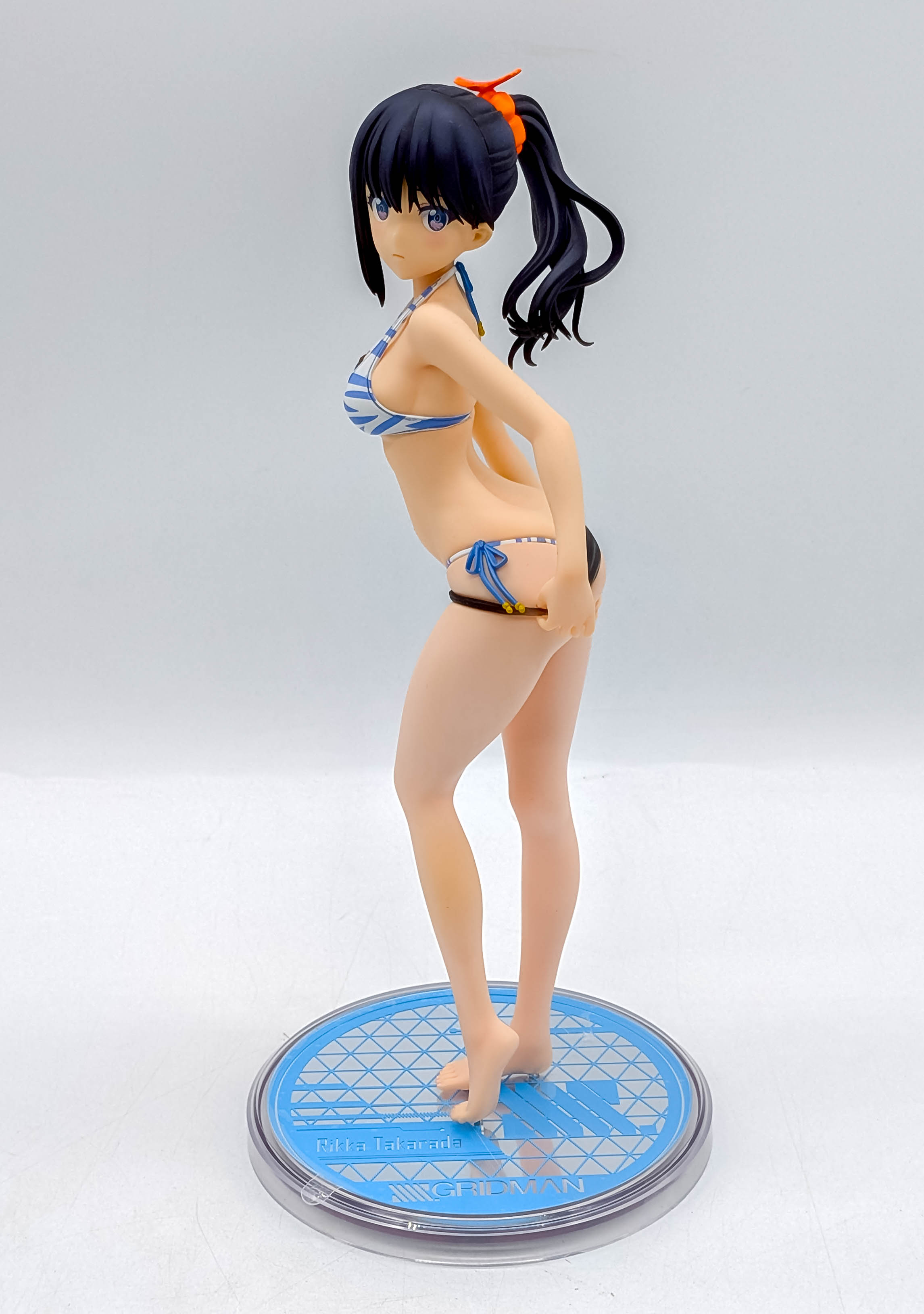 Rikka side full body view