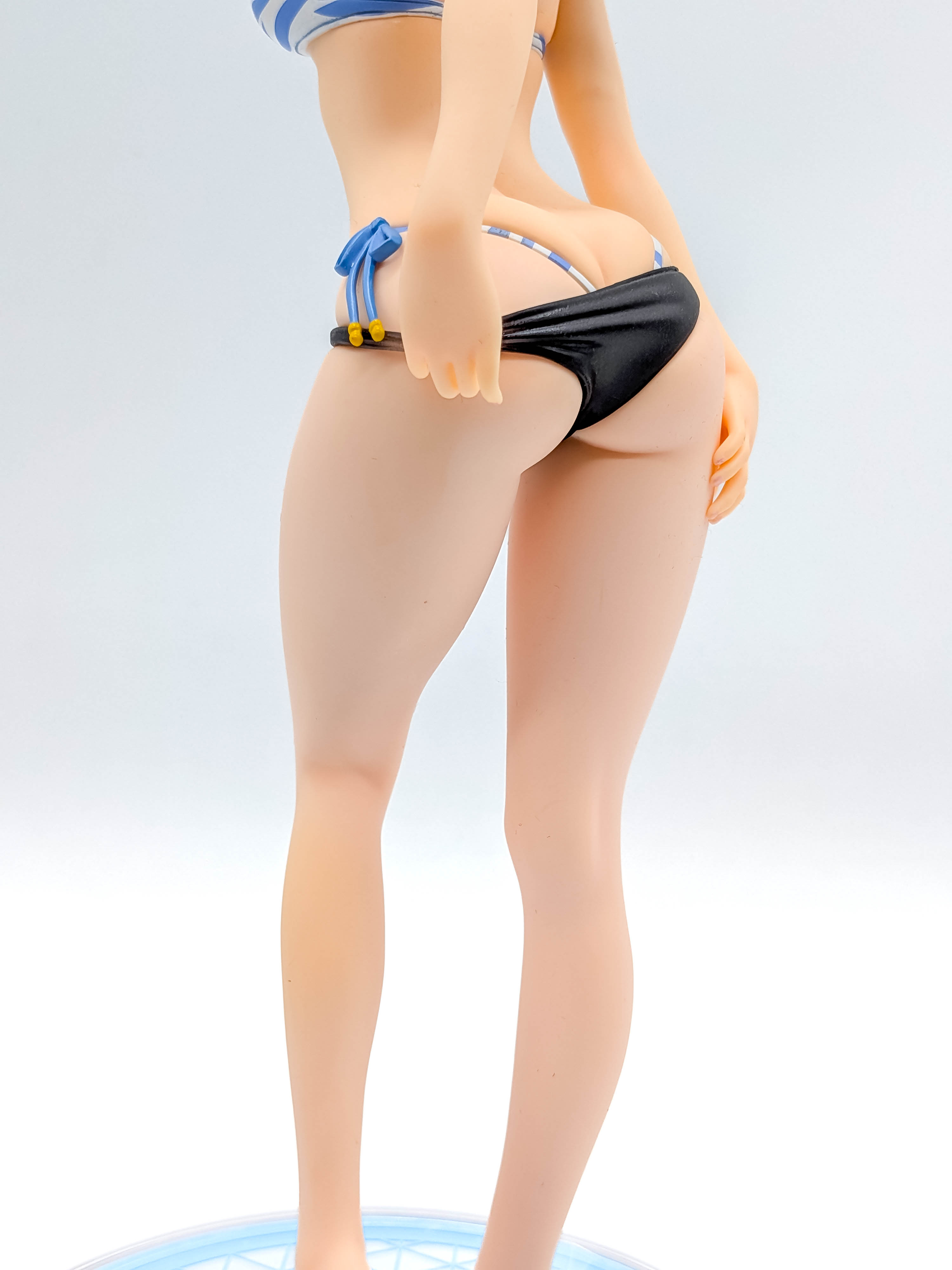 Rikka thighs and lower body close-up