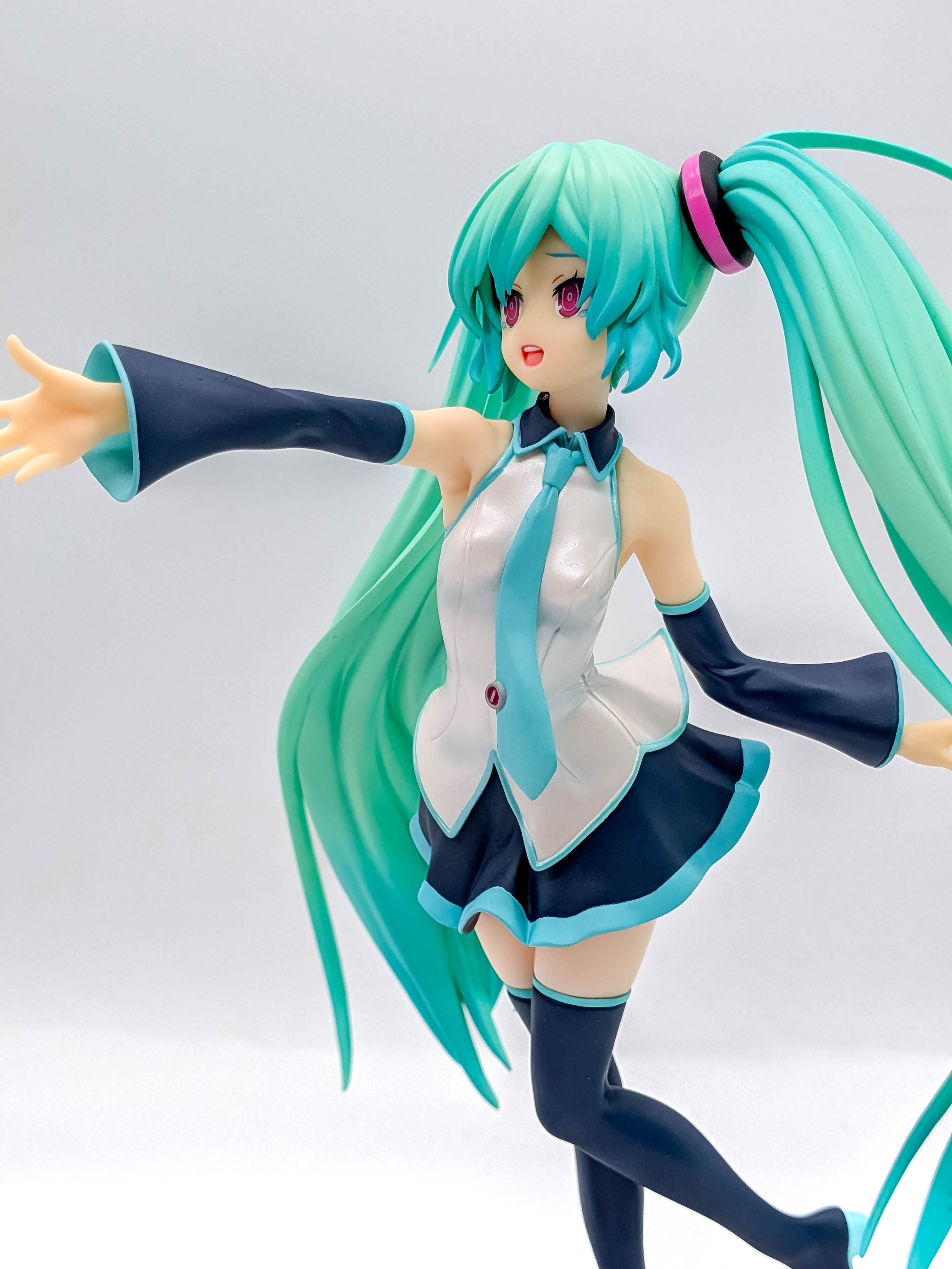 Hatsune Miku Because You're Here Ver. L torso and skirt close-up