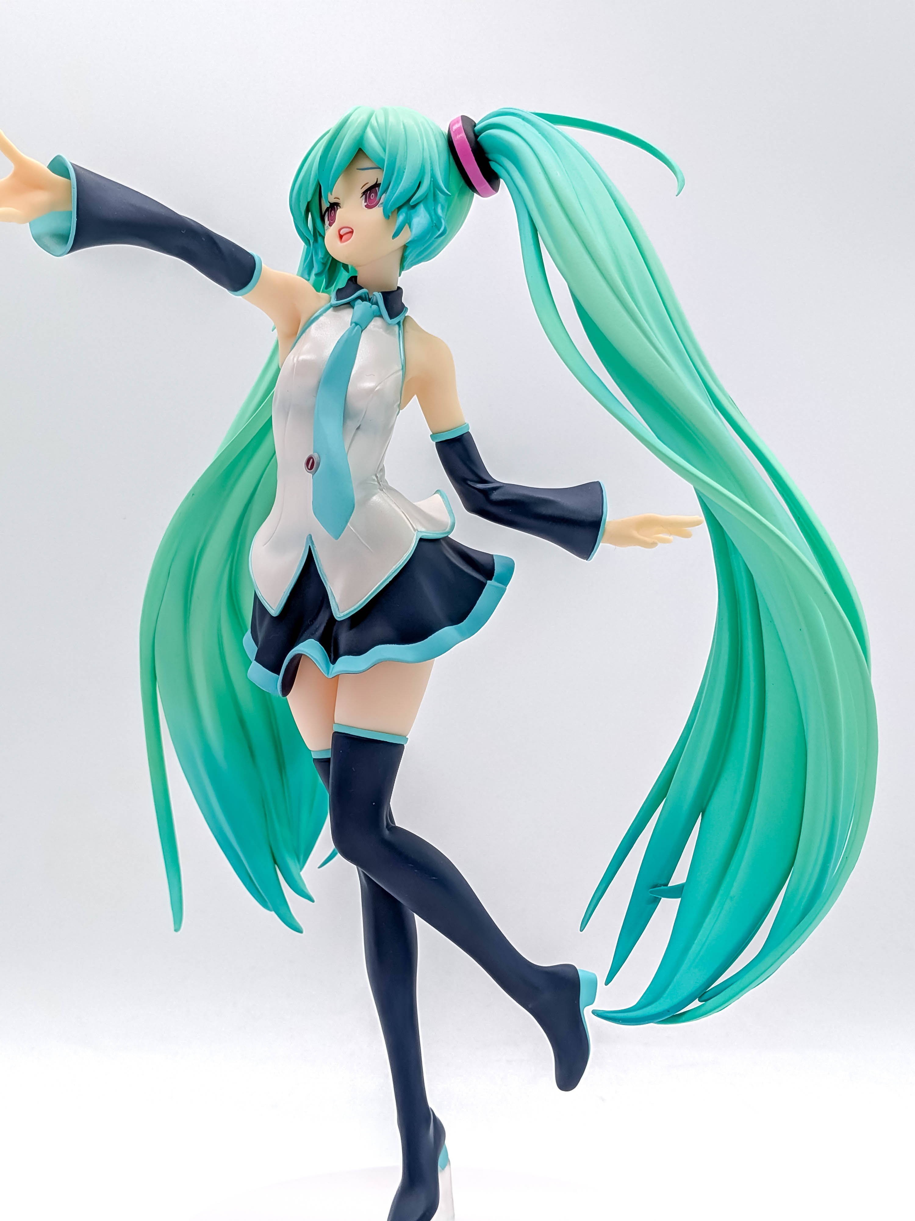 Hatsune Miku Because You're Here Ver. L side full body view