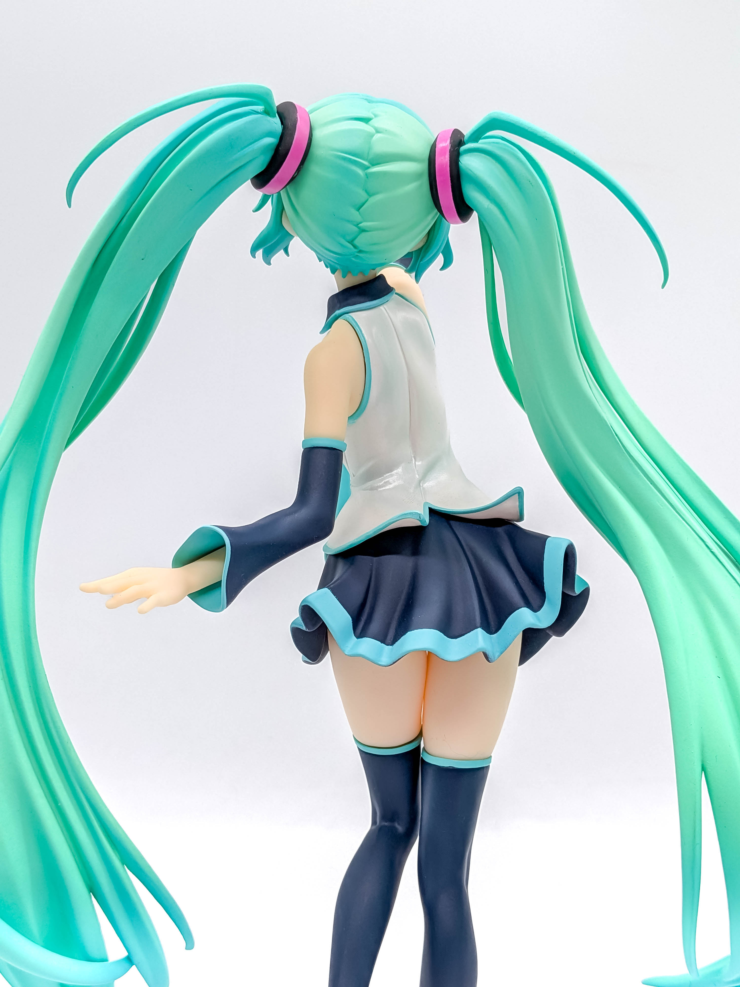 Hatsune Miku Because You're Here Ver. L rear upper body and skirt view