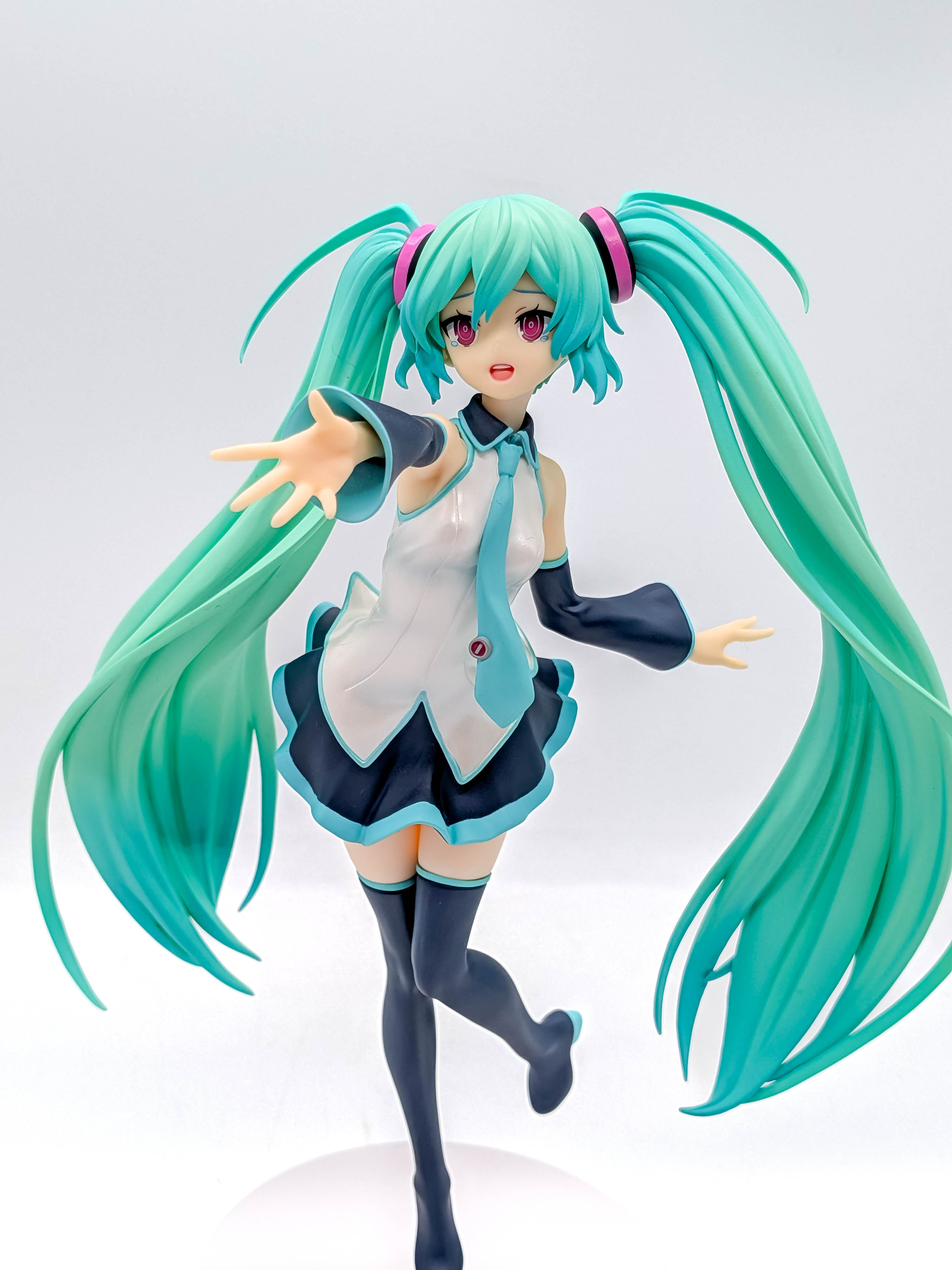 Hatsune Miku Because You're Here Ver. L front upper body view