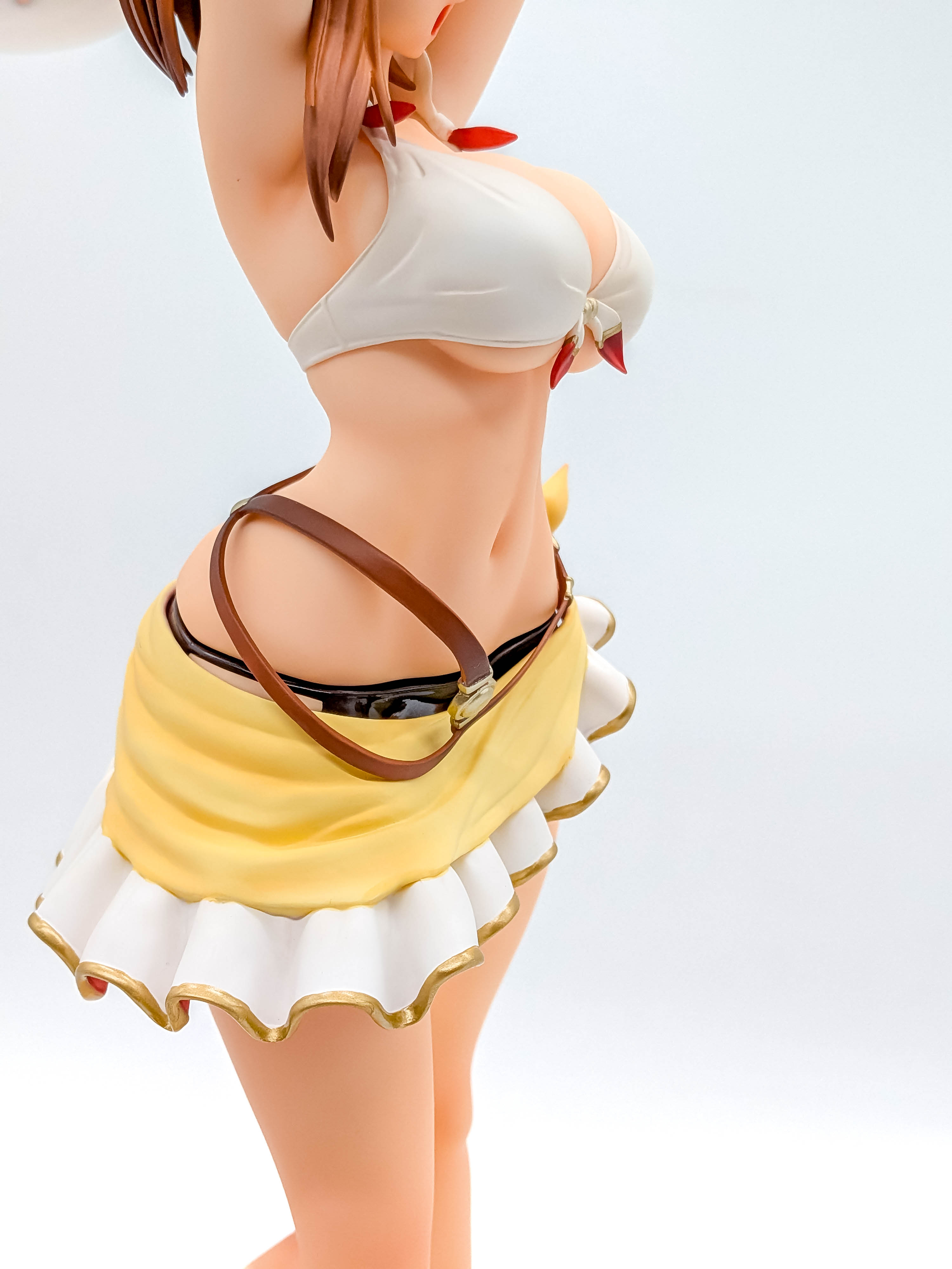 Ryza Sun-Kissed Swimsuit Ver waist and hips close-up