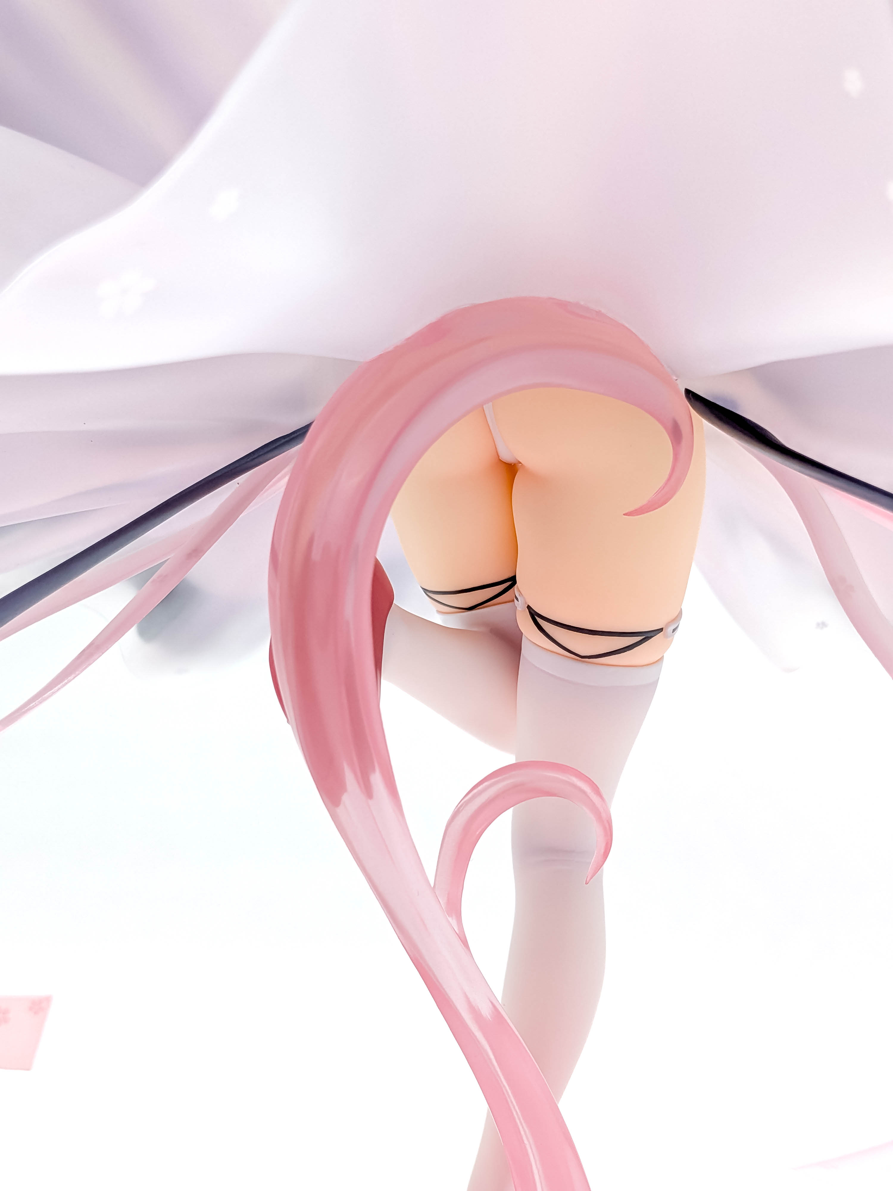 Perseus figure low rear undergarment and thigh detail