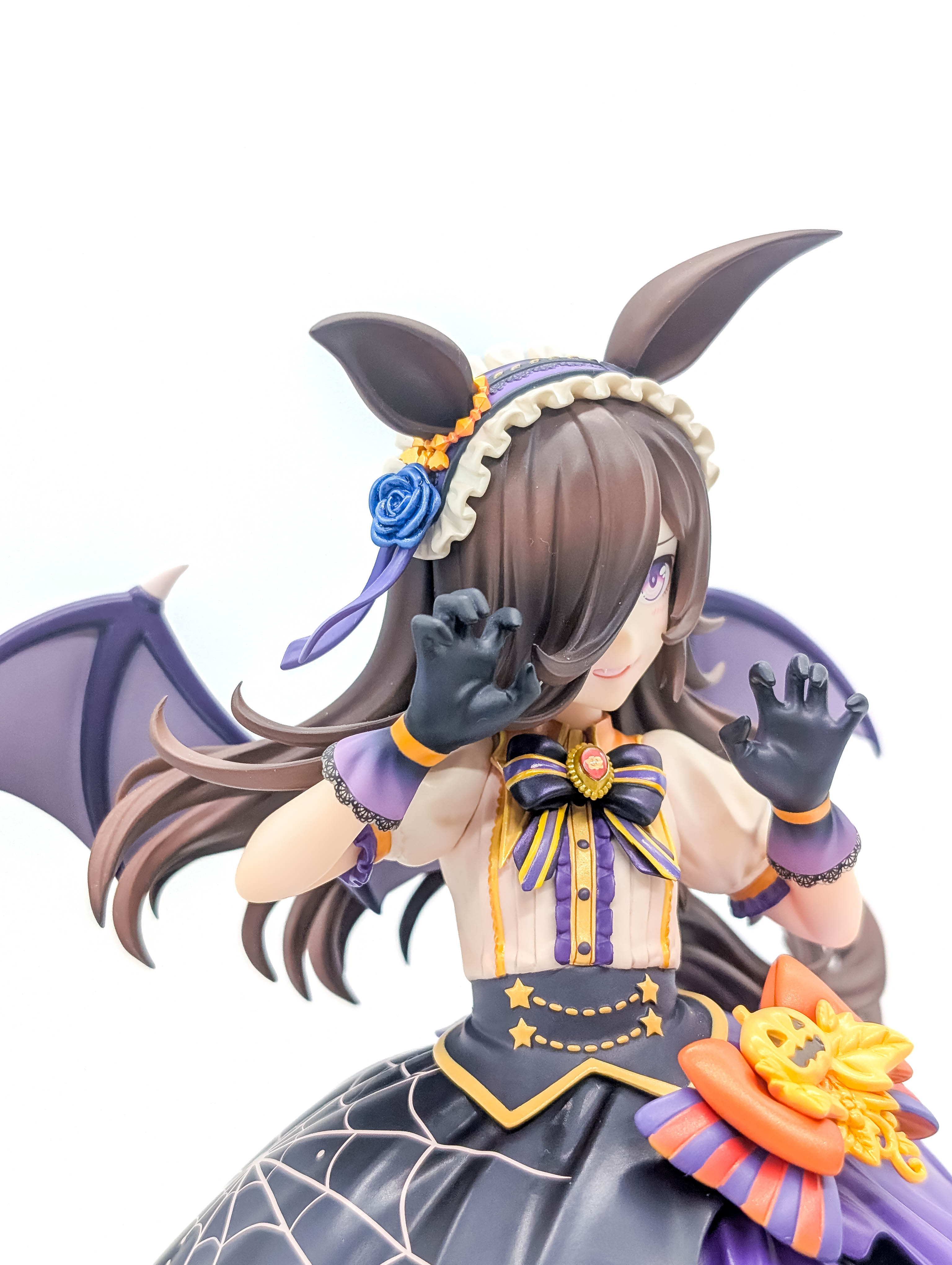 Rice Shower Make Up Vampire opposite upper-body angle