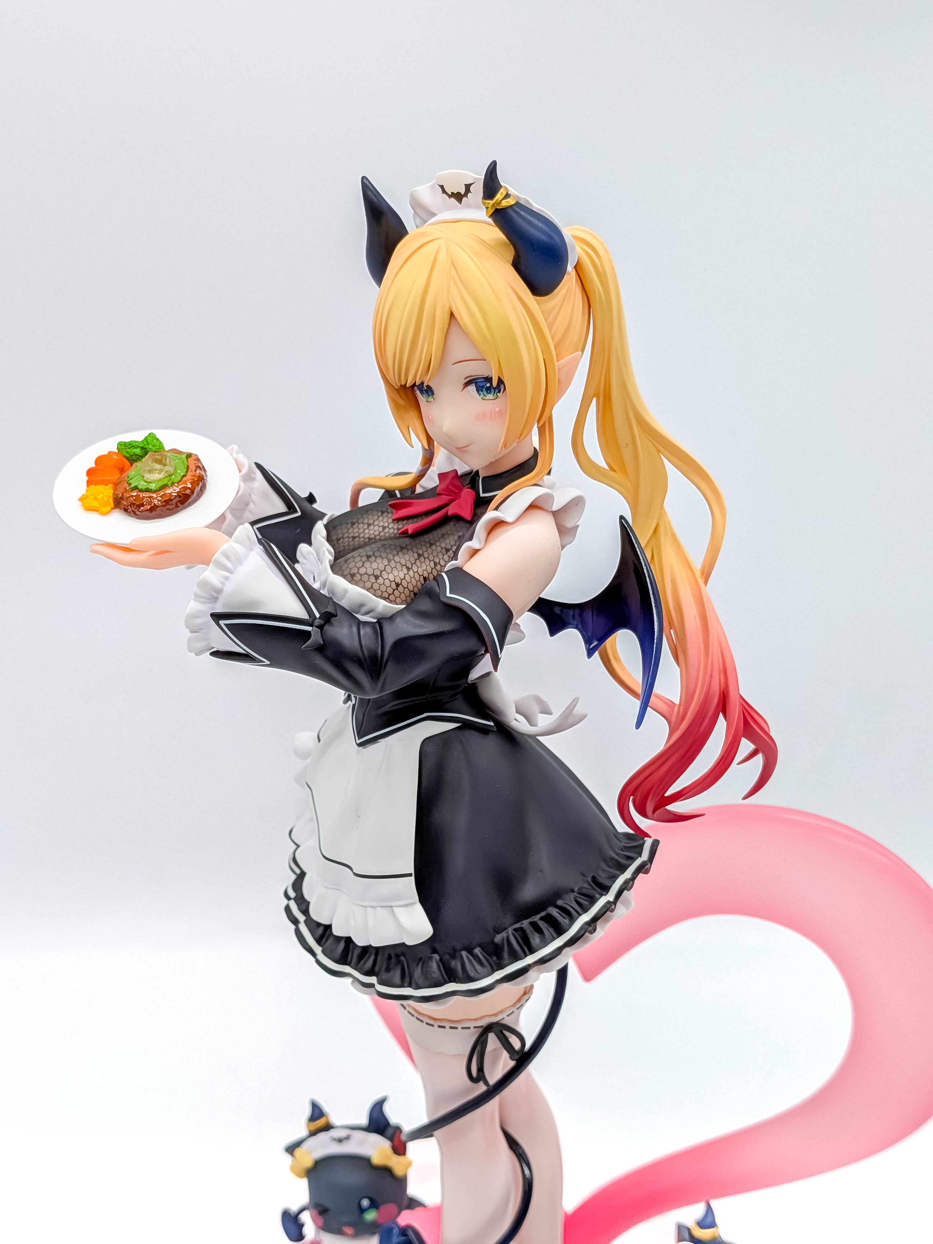 Yuzuki Choco figure three-quarter upper-body view