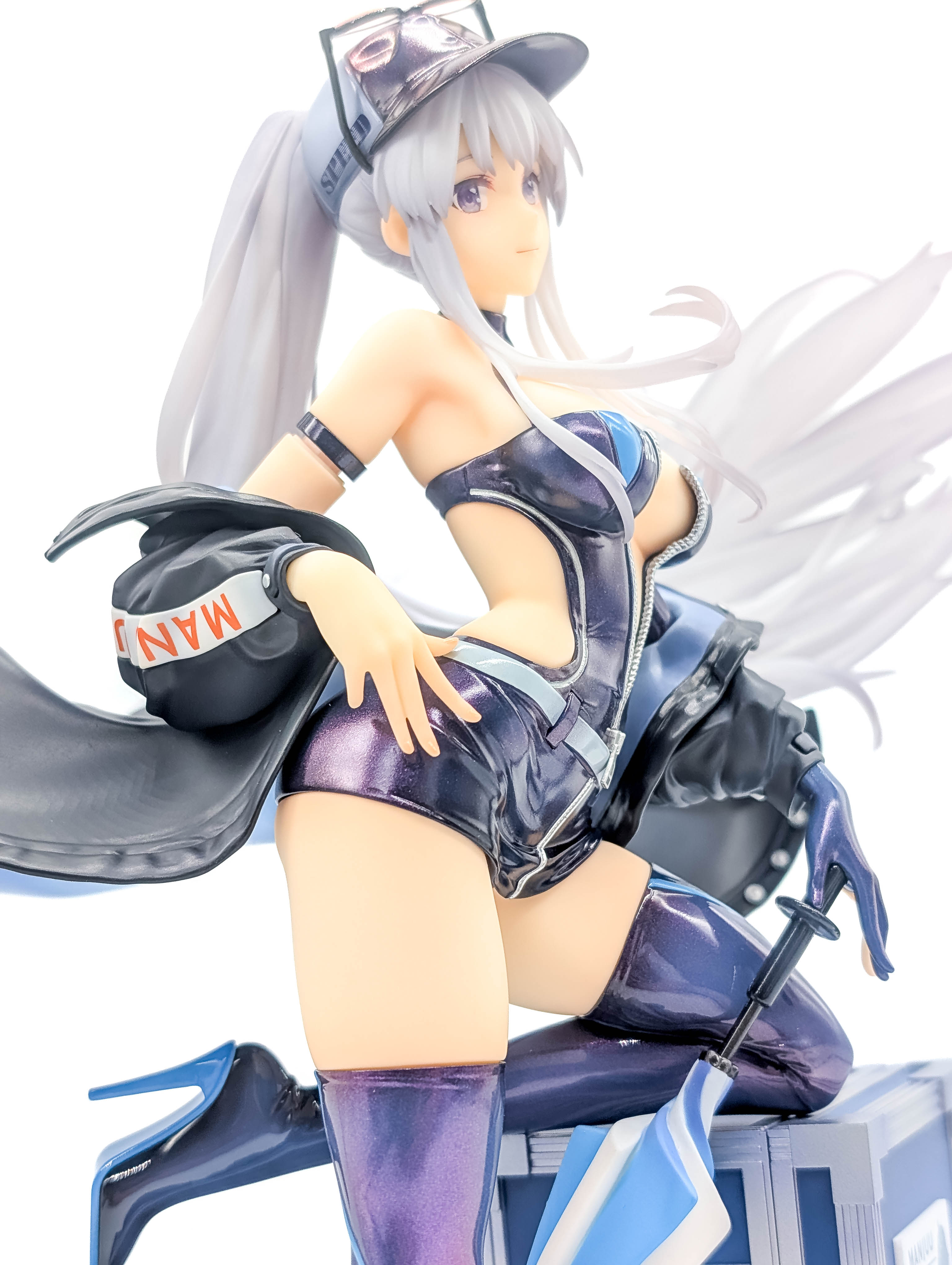 Enterprise Wind Catcher Ver waist hips and thigh close-up