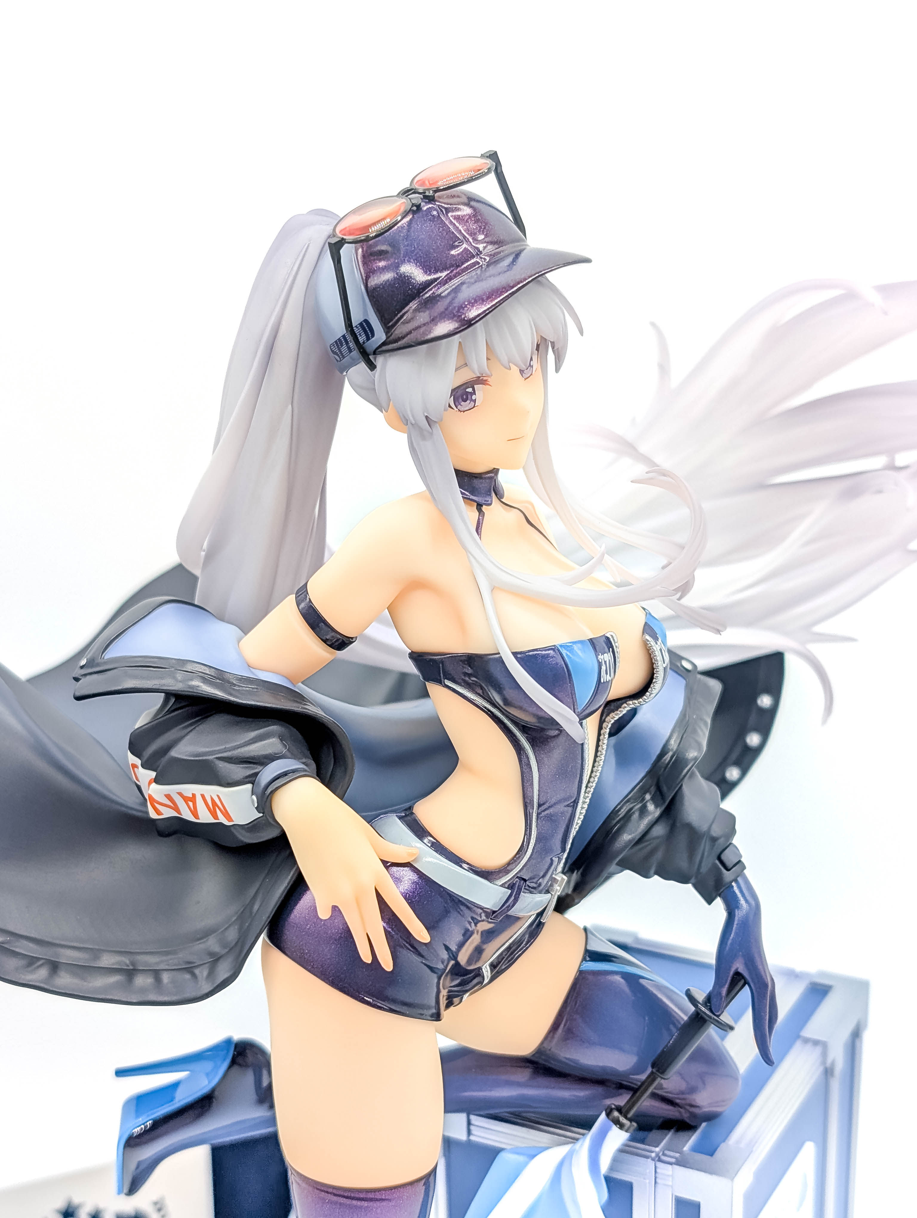 Enterprise Wind Catcher Ver three-quarter body and waist view