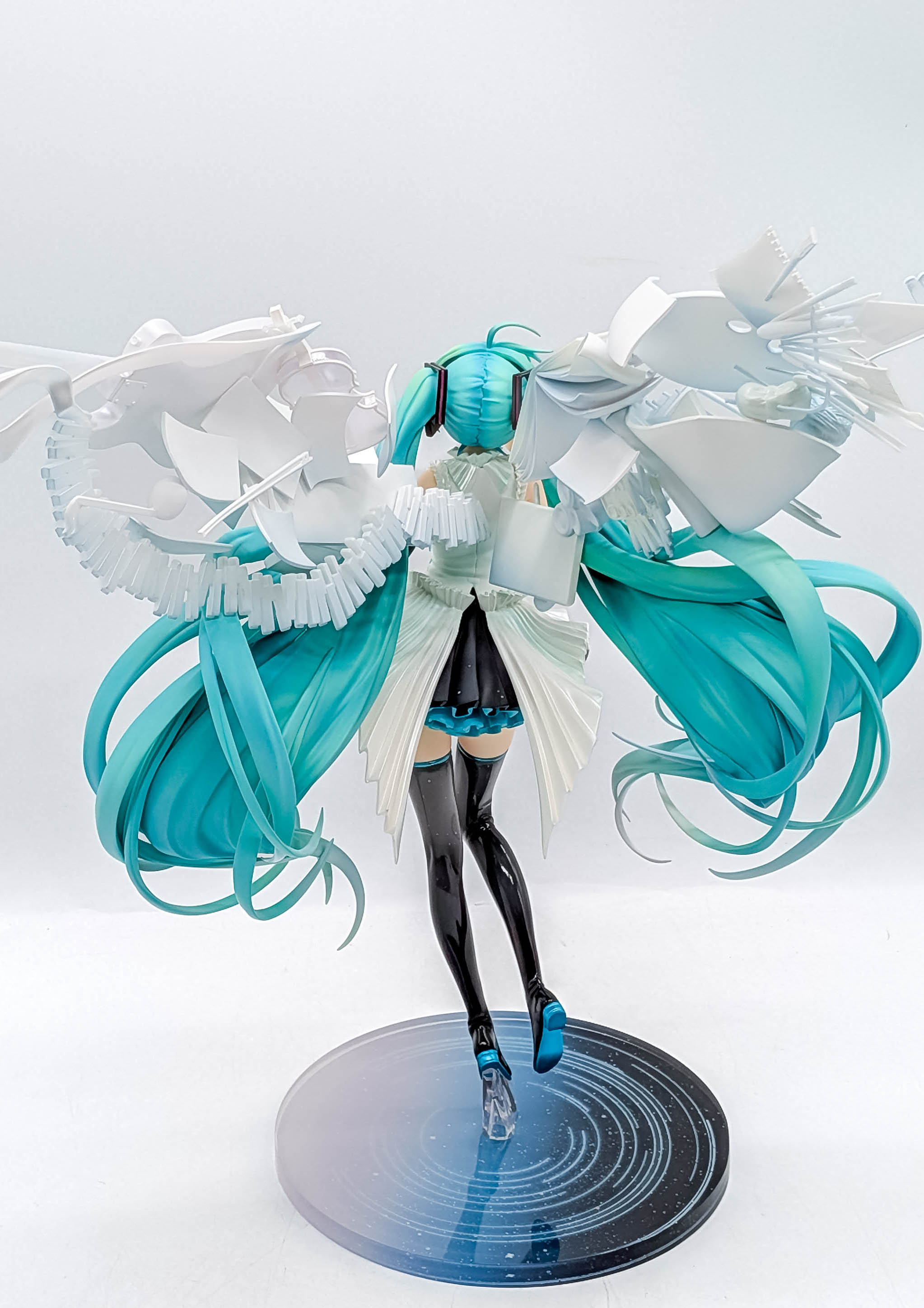 Hatsune Miku Happy 16th Birthday Ver full rear view