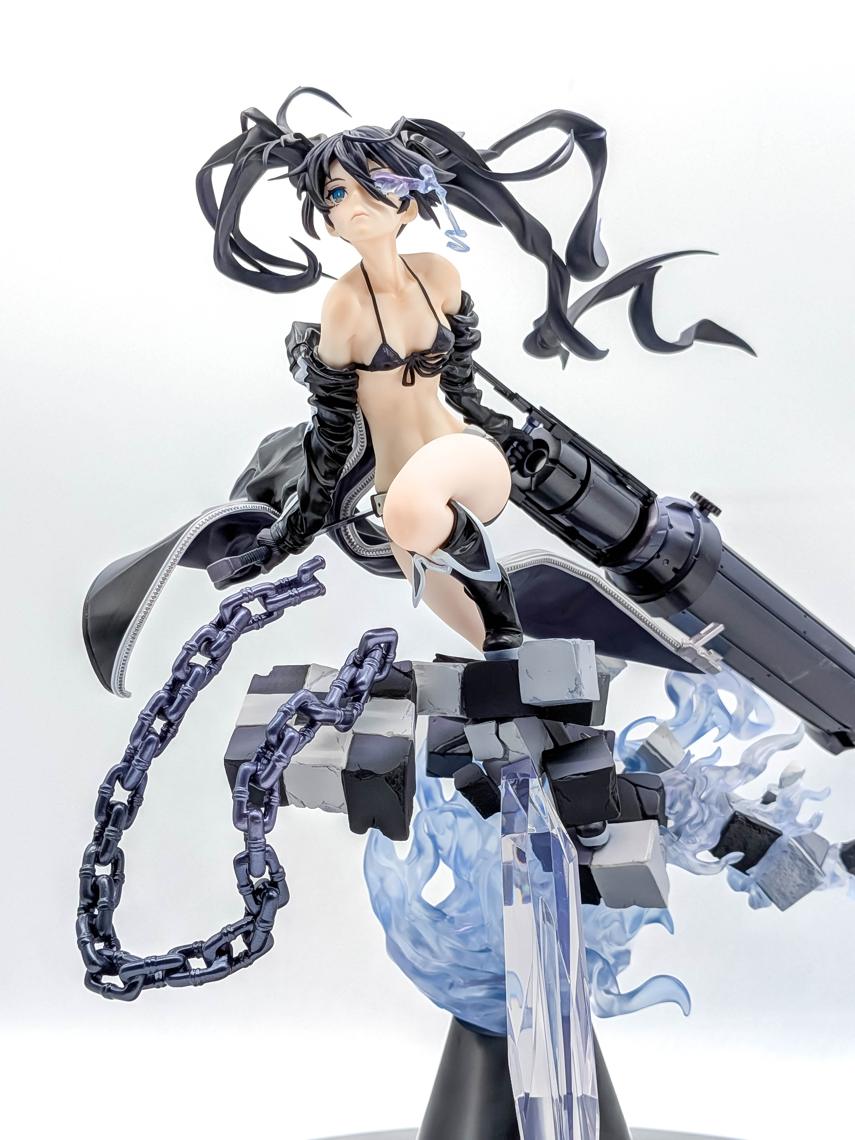 Black Rock Shooter HxxG Edition three-quarter full view