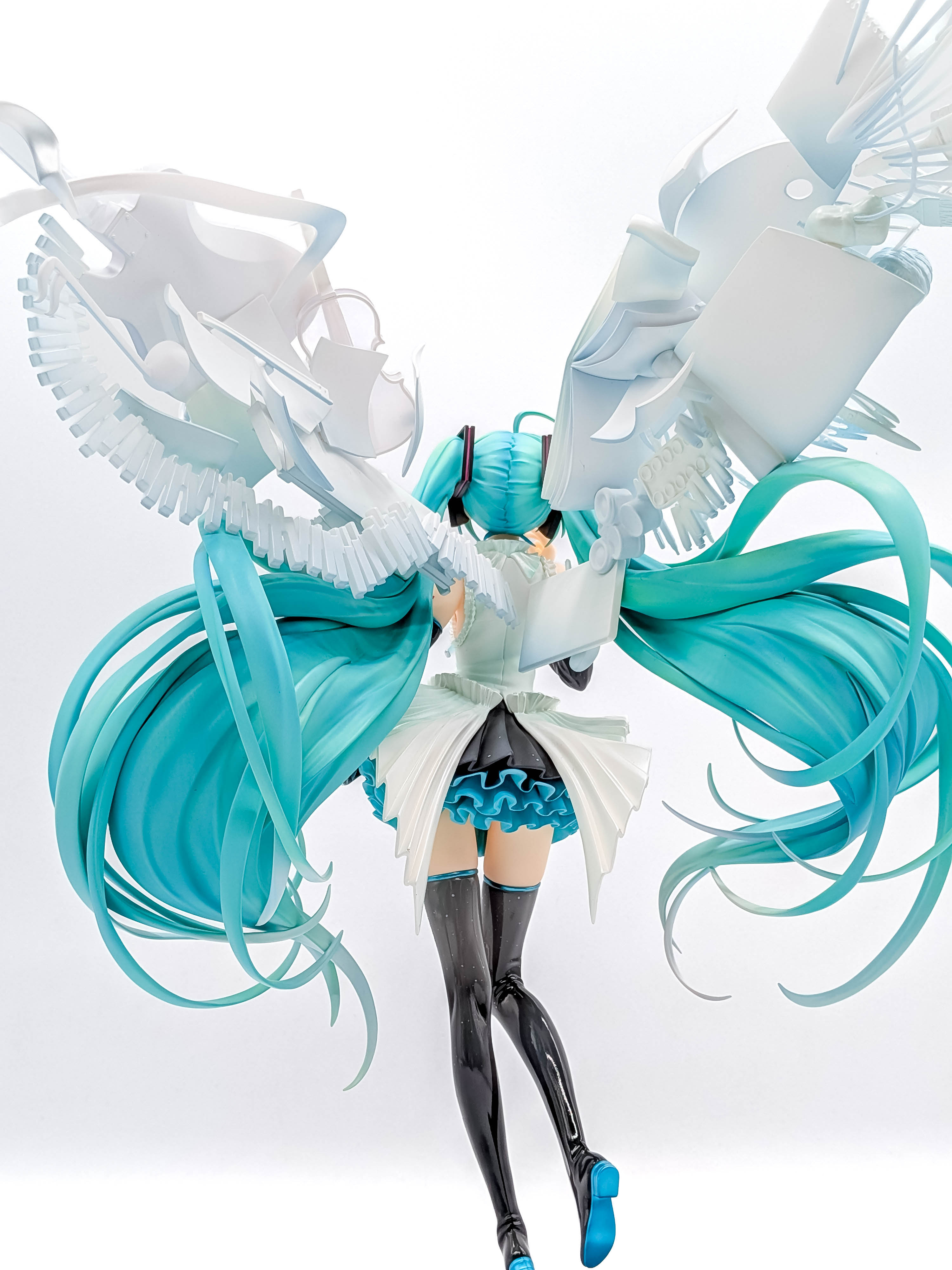 Hatsune Miku Happy 16th Birthday Ver rear hair and wing composition
