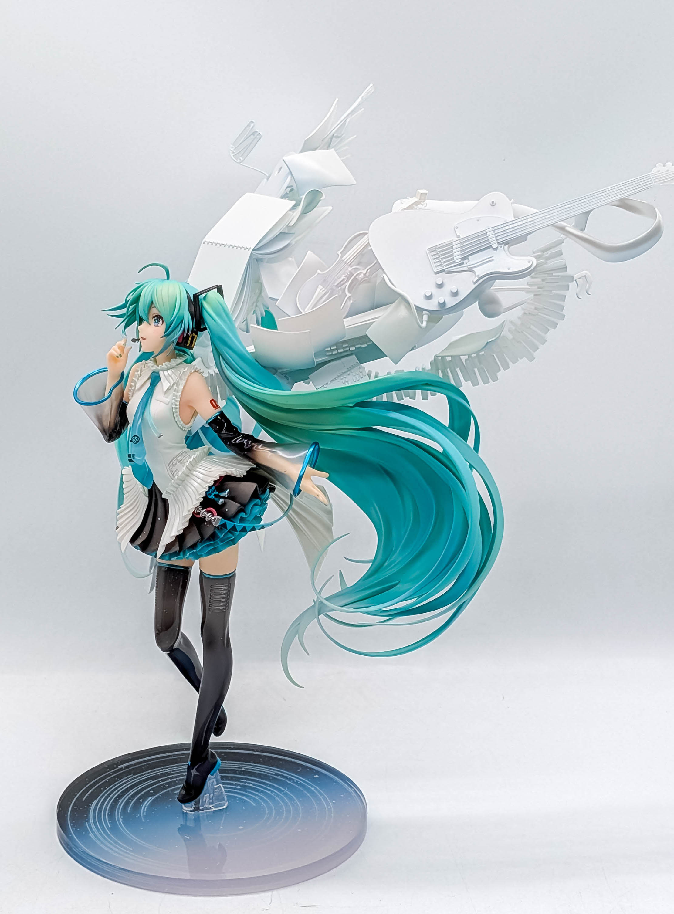 Hatsune Miku Happy 16th Birthday Ver right-side full composition