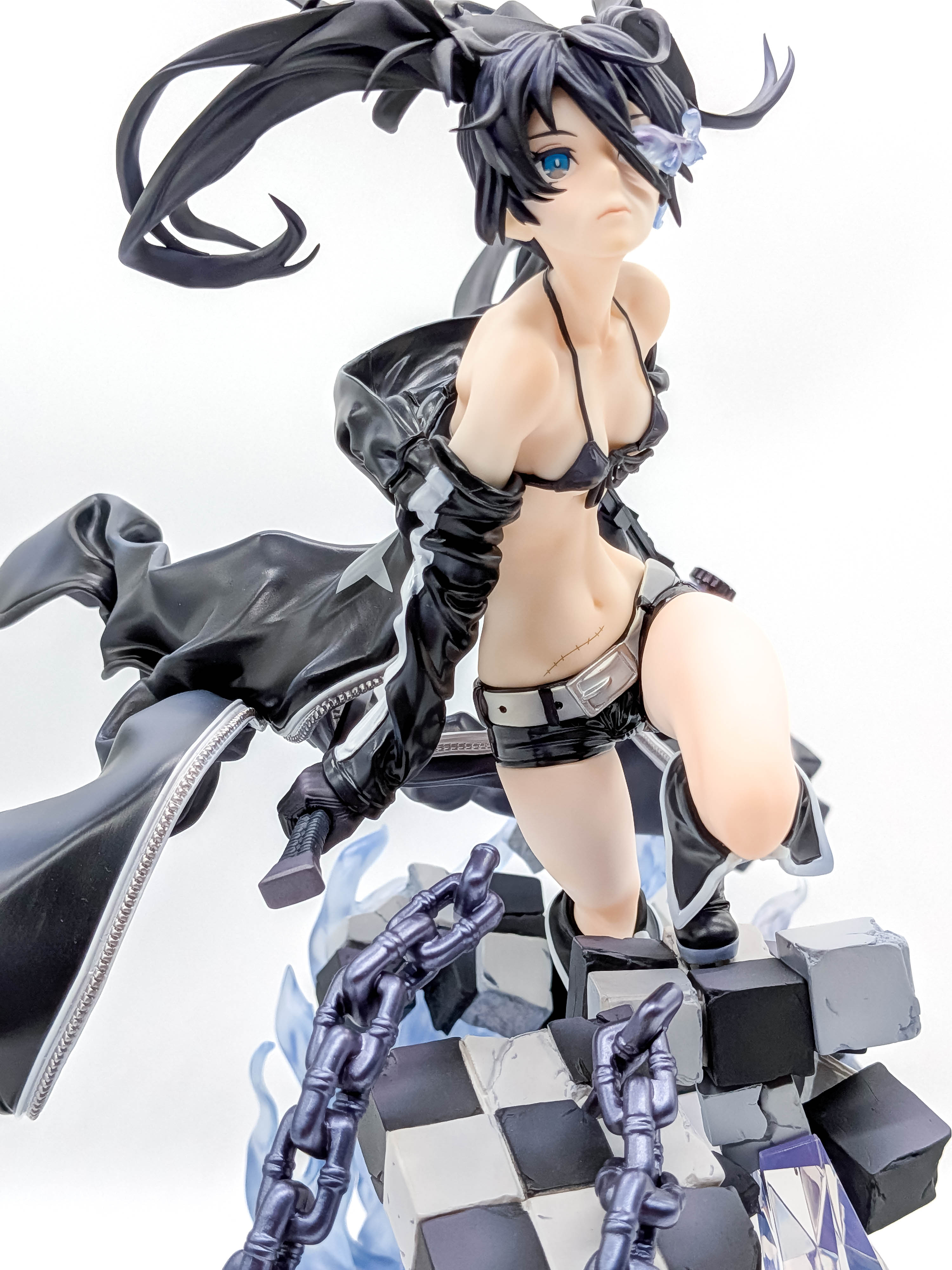 Black Rock Shooter HxxG Edition torso and chain close-up